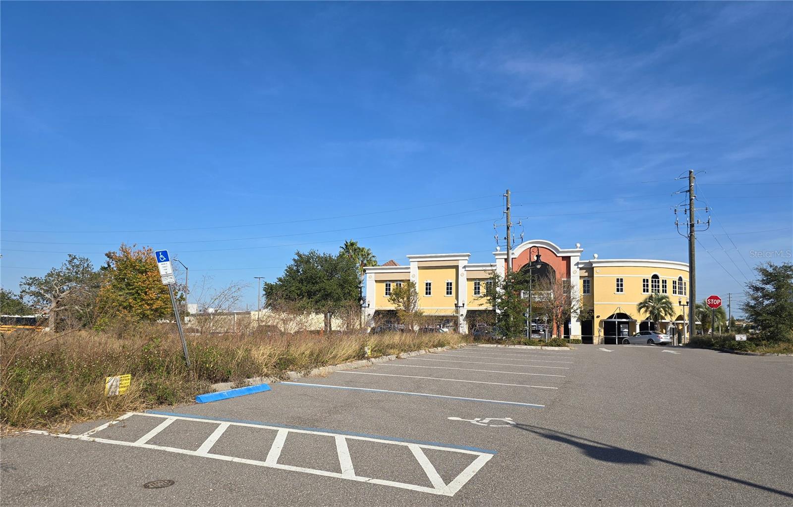 811 Retreat Blvd #201 Property Photo 8