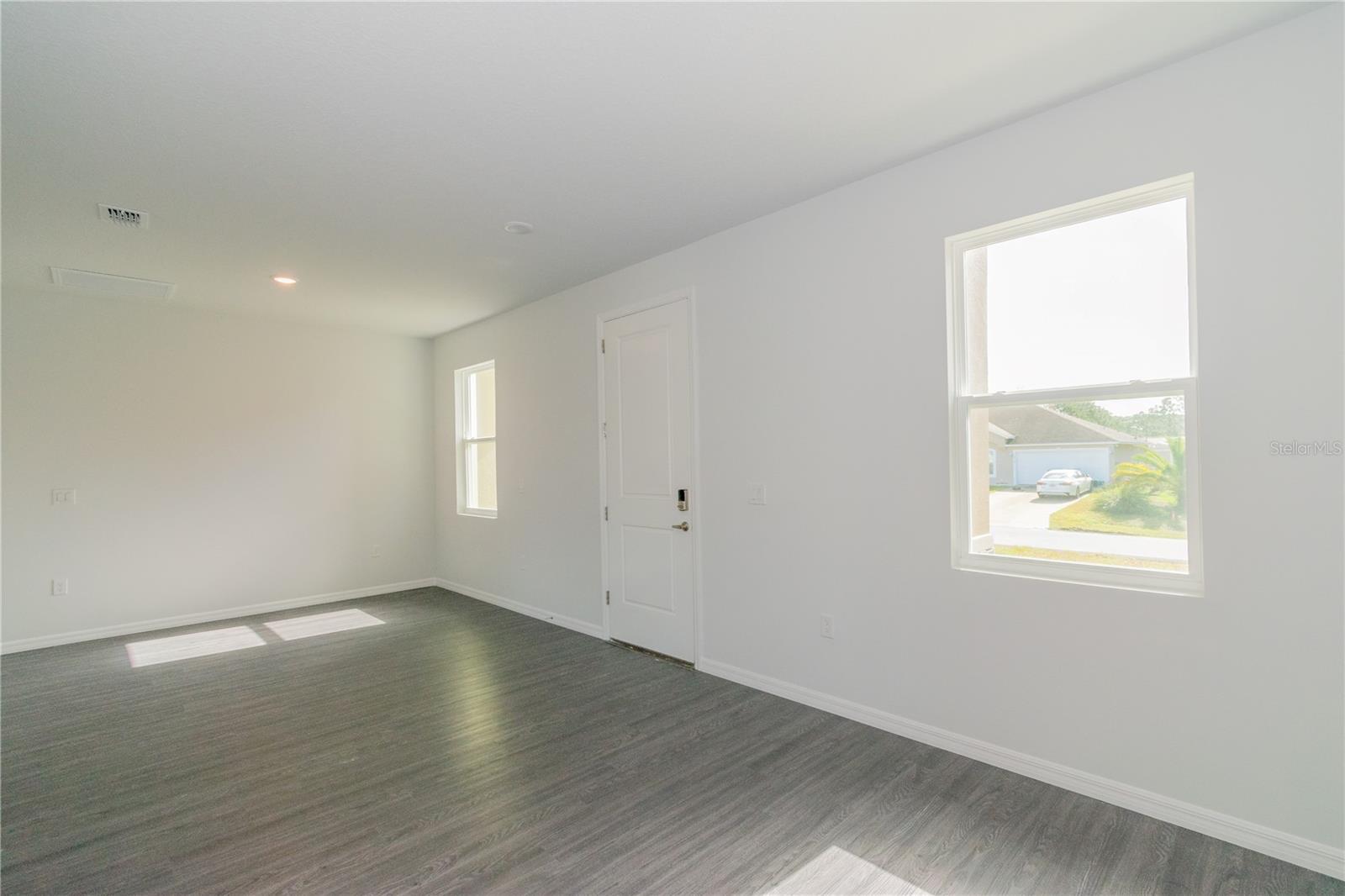 913 Sanger St Se Property Photo 6