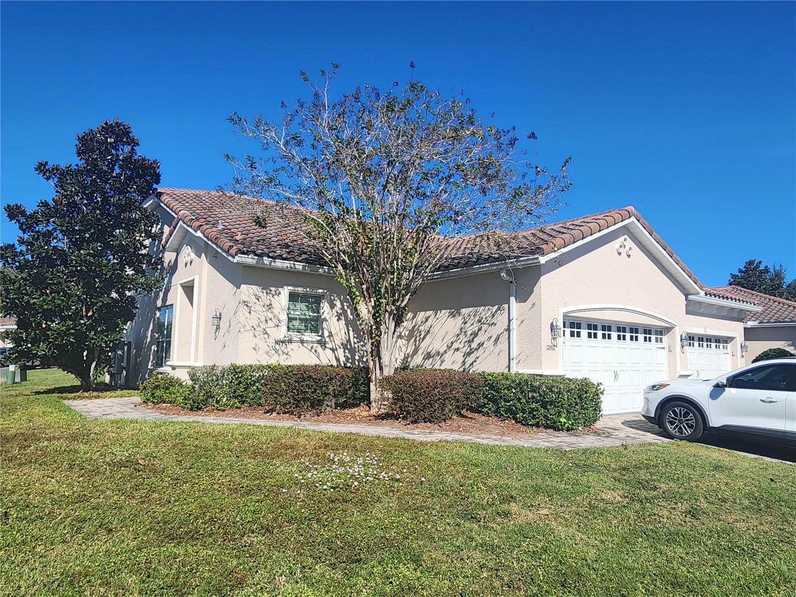 2852 Eastham Ln Property Photo 2