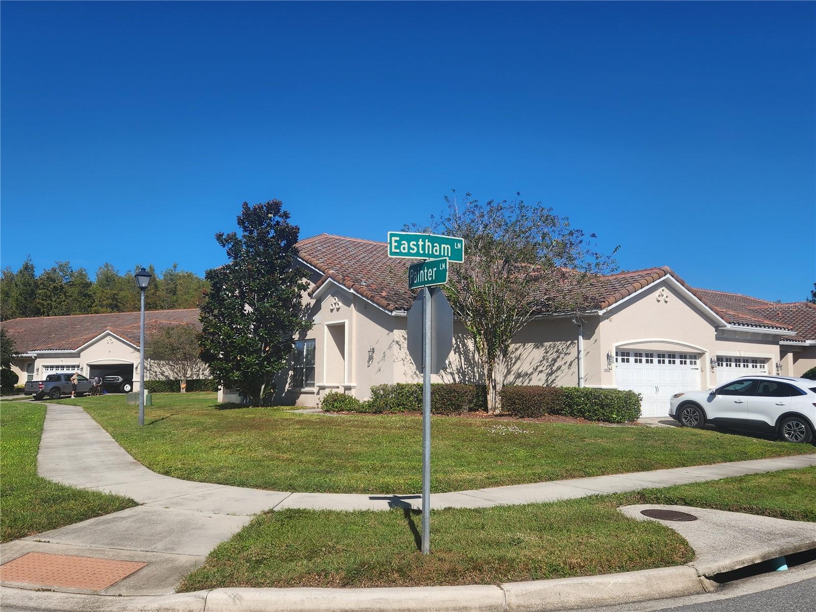 2852 Eastham Ln Property Photo 4
