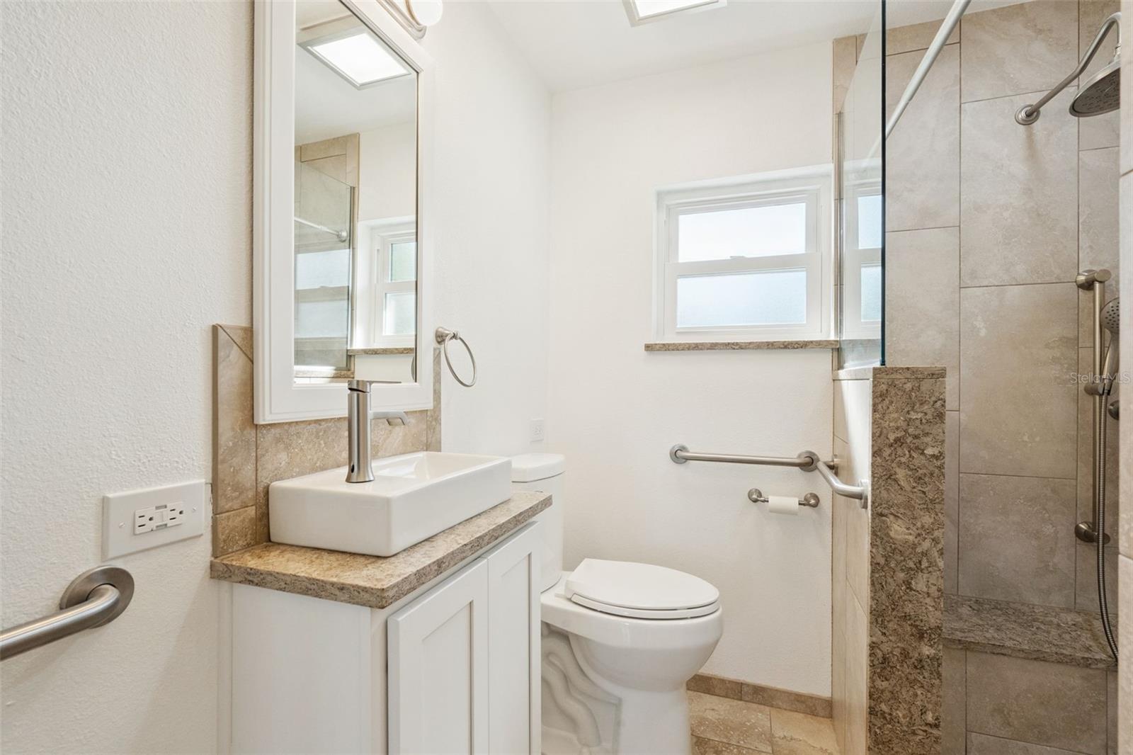 1801 Lakeshore Blvd Property Photo 22