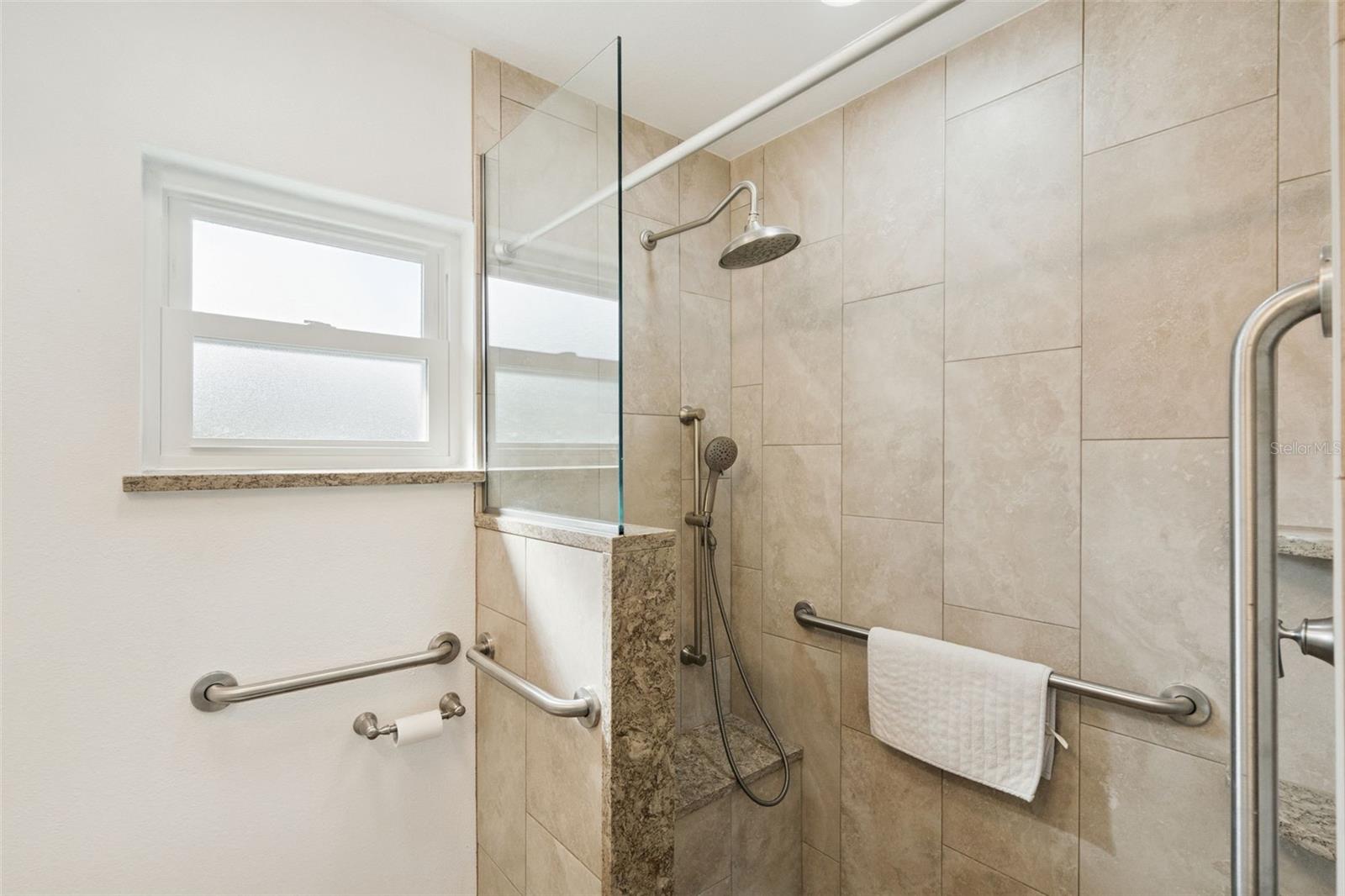 1801 Lakeshore Blvd Property Photo 23
