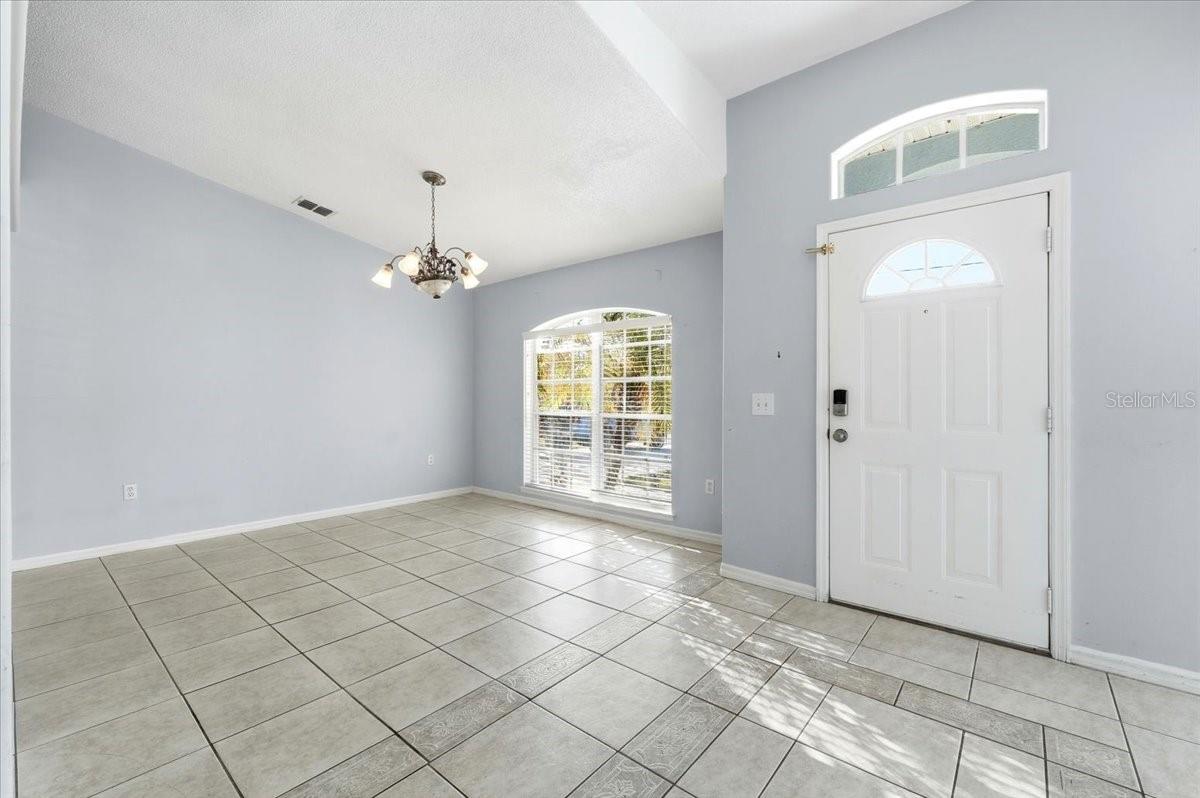 1158 Perpignan Ct Property Photo 5