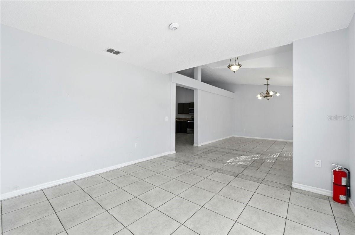 1158 Perpignan Ct Property Photo 7