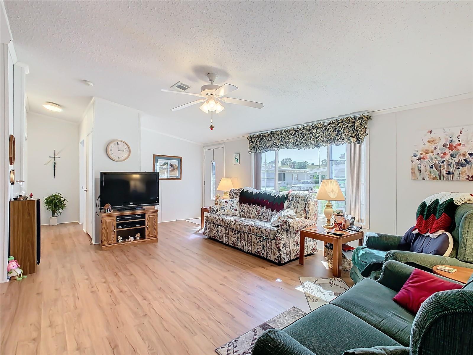 157 Orangewood Dr Property Photo 3
