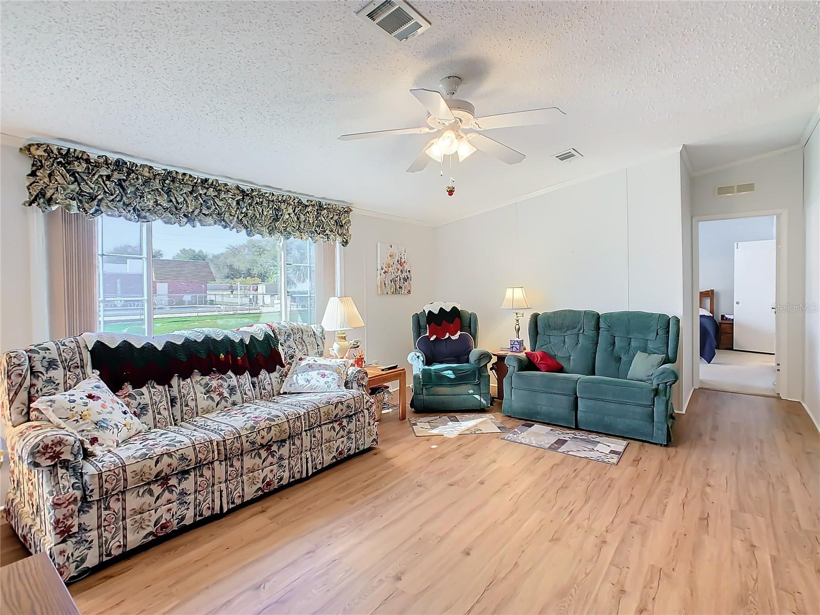 157 Orangewood Dr Property Photo 4