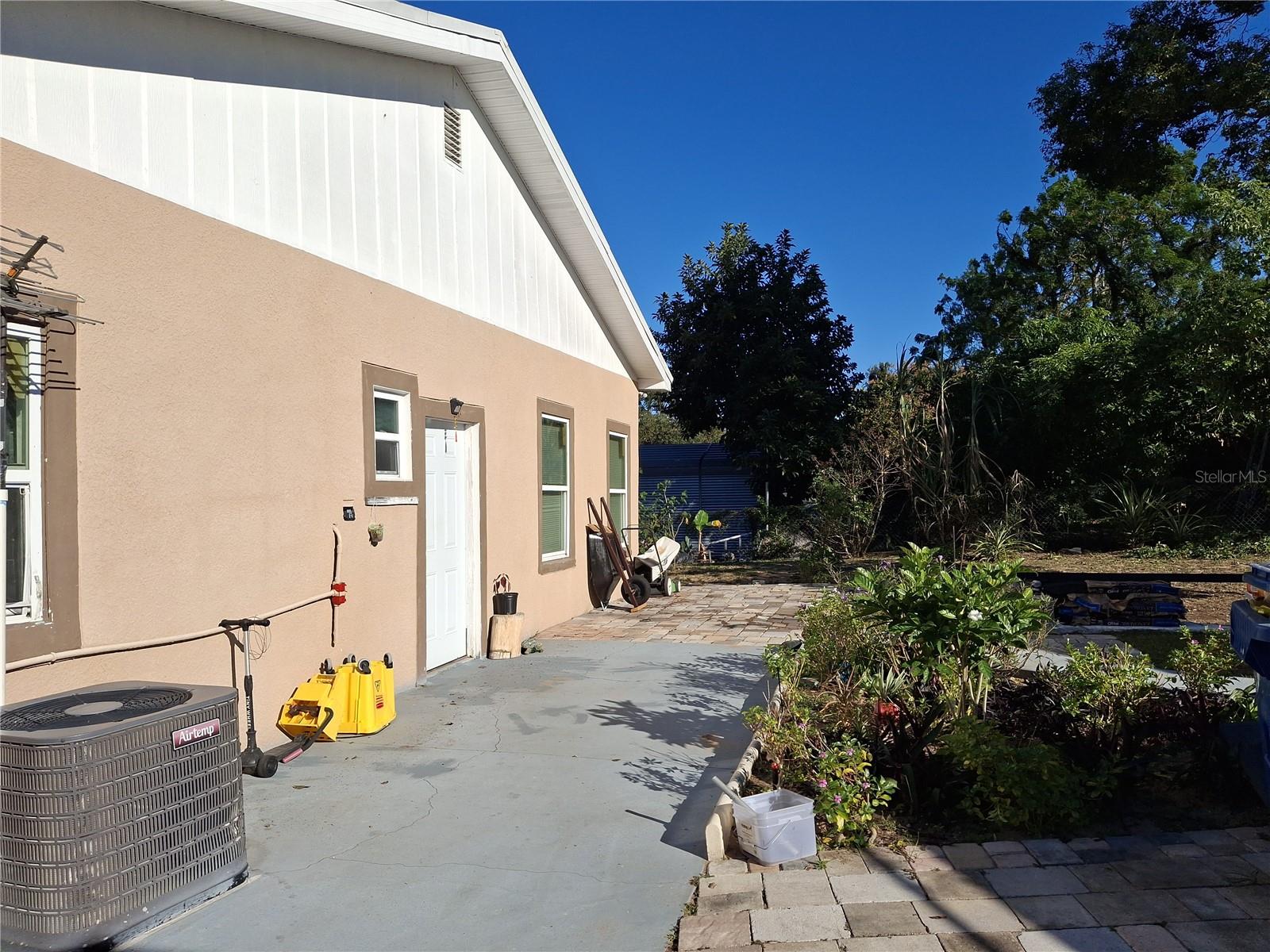 103 Gordon Dr Property Photo 4