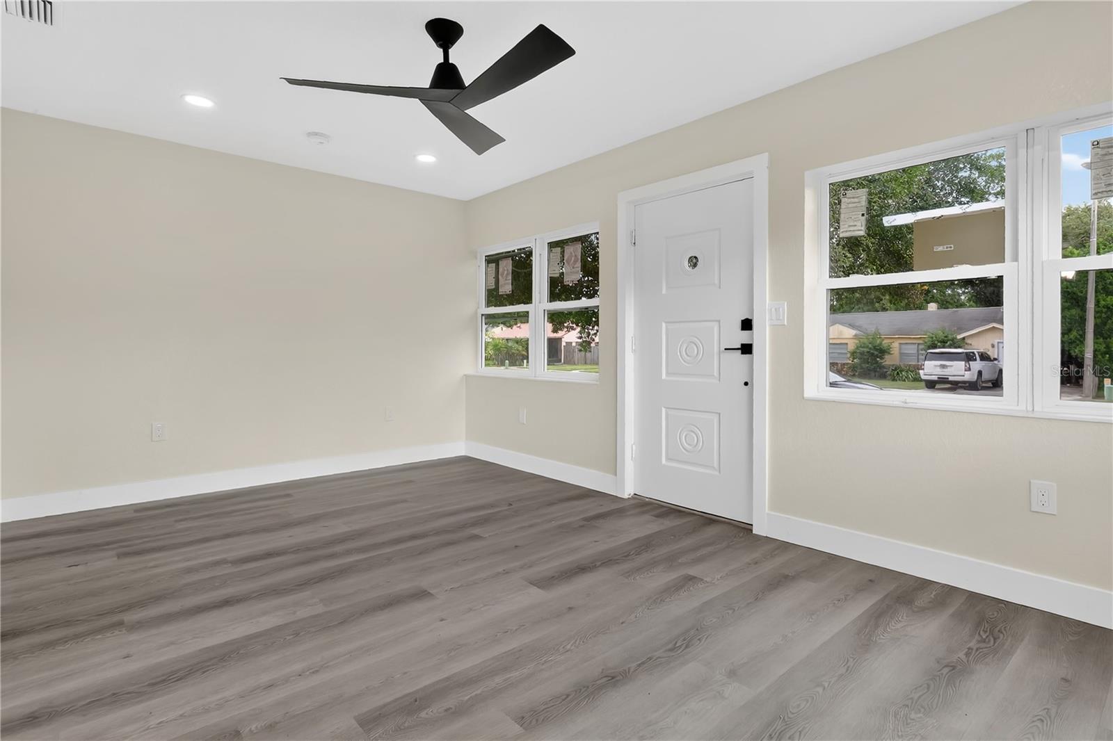 2612 Roxbury Rd Property Photo 2