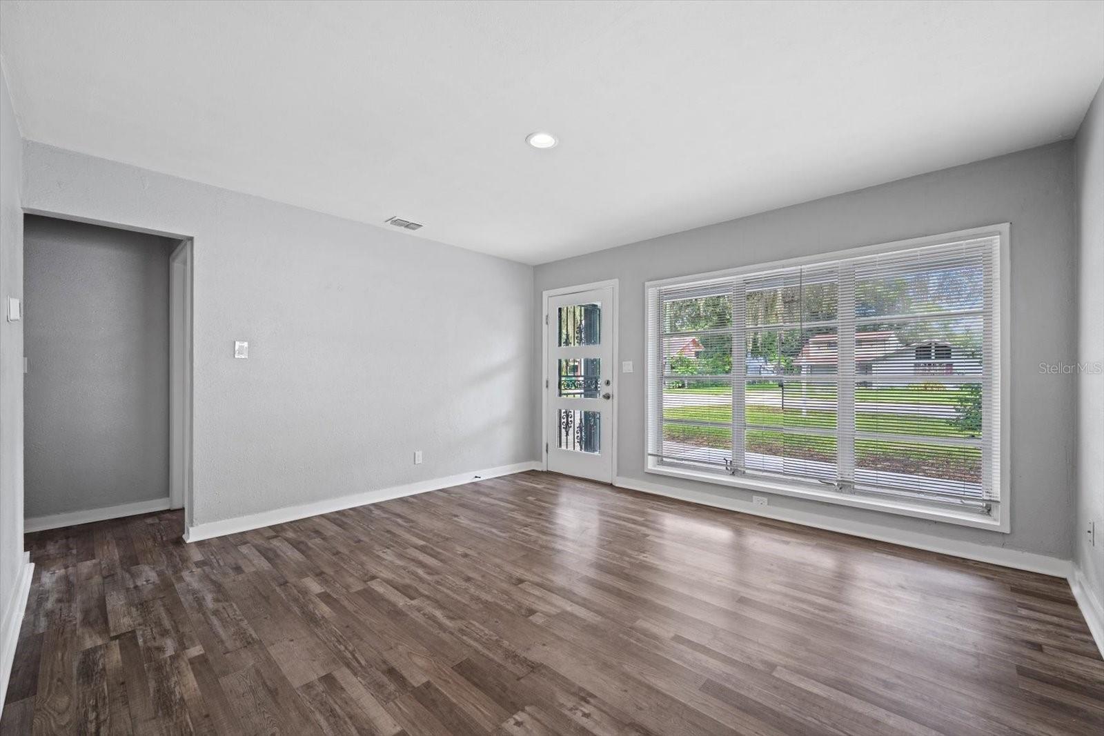 305 E Bougainvillea Ave Property Photo 9