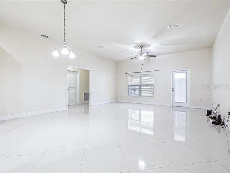 404 Rio Grande Ct Property Photo 3