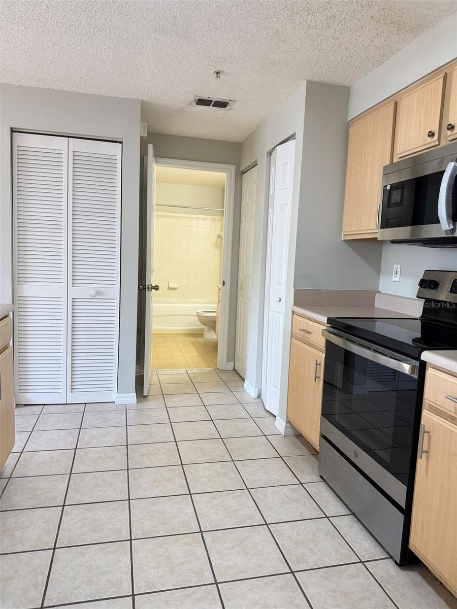 10831 Windsor Walk Dr #1305 Property Photo 6