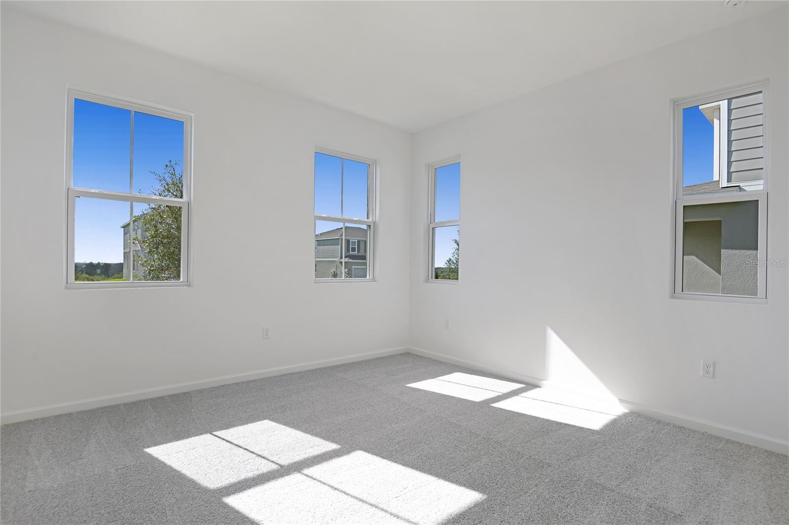 1257 Daisy Hill Ave Property Photo 3