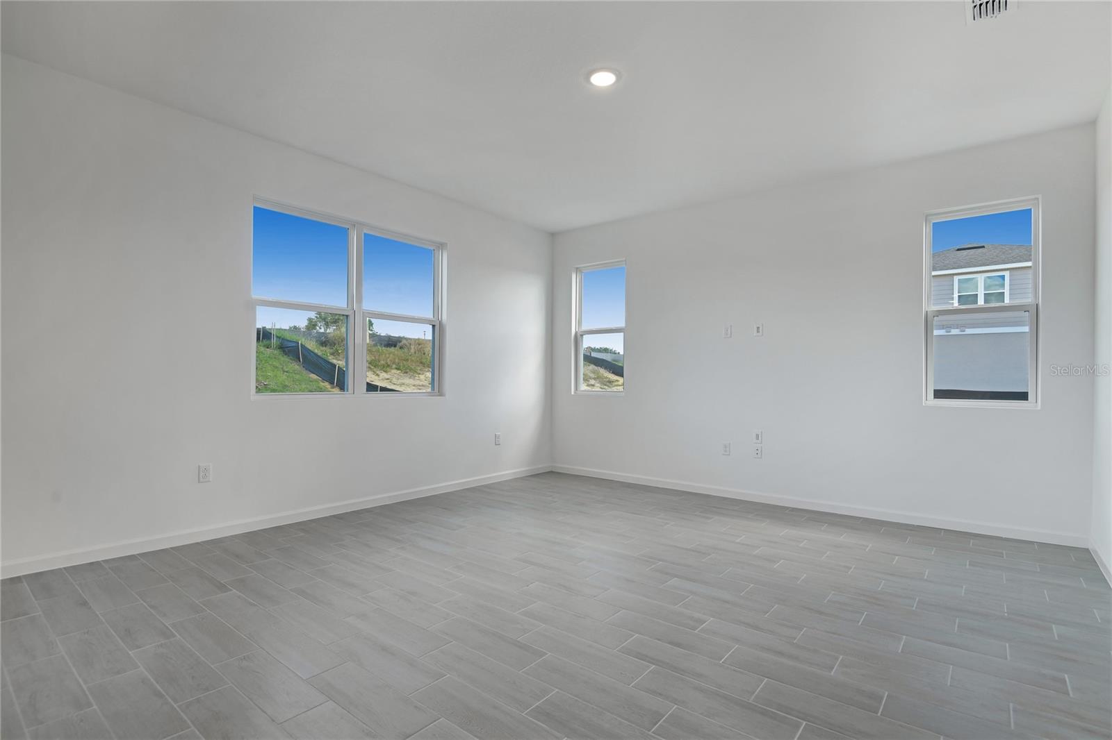 1257 Daisy Hill Ave Property Photo 8
