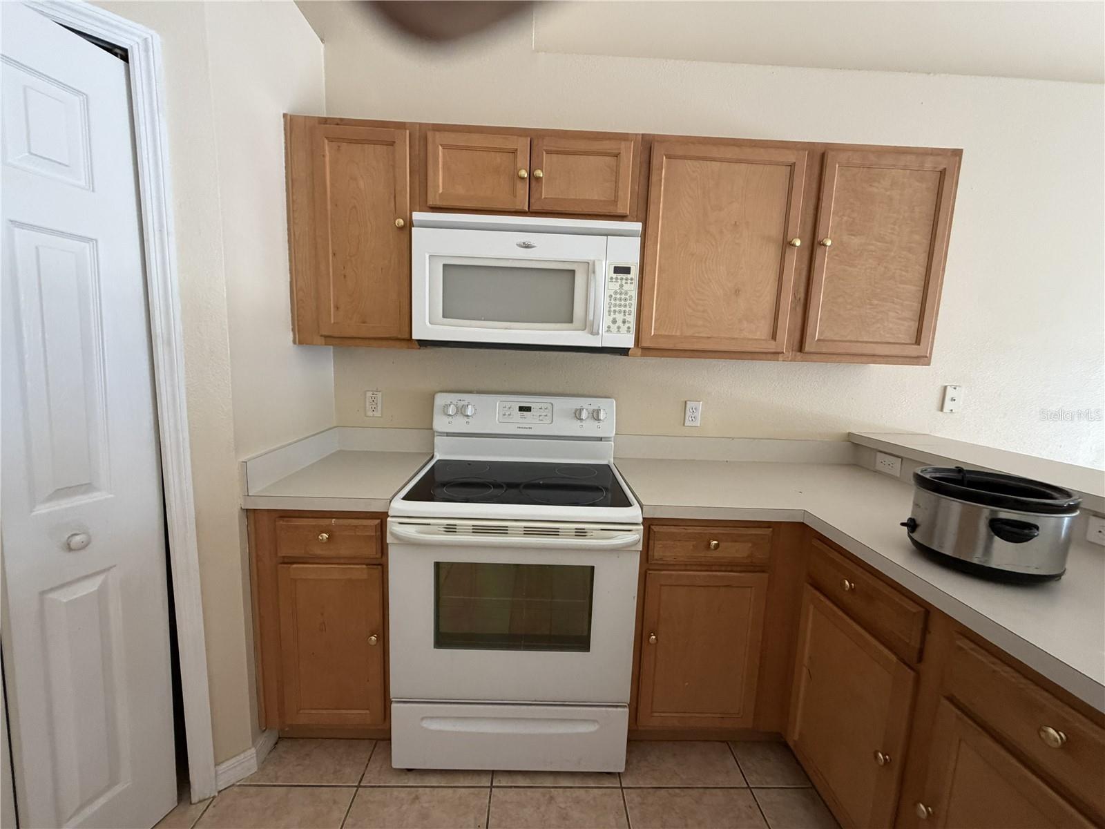 1158 Saint Tropez Ct Property Photo 3