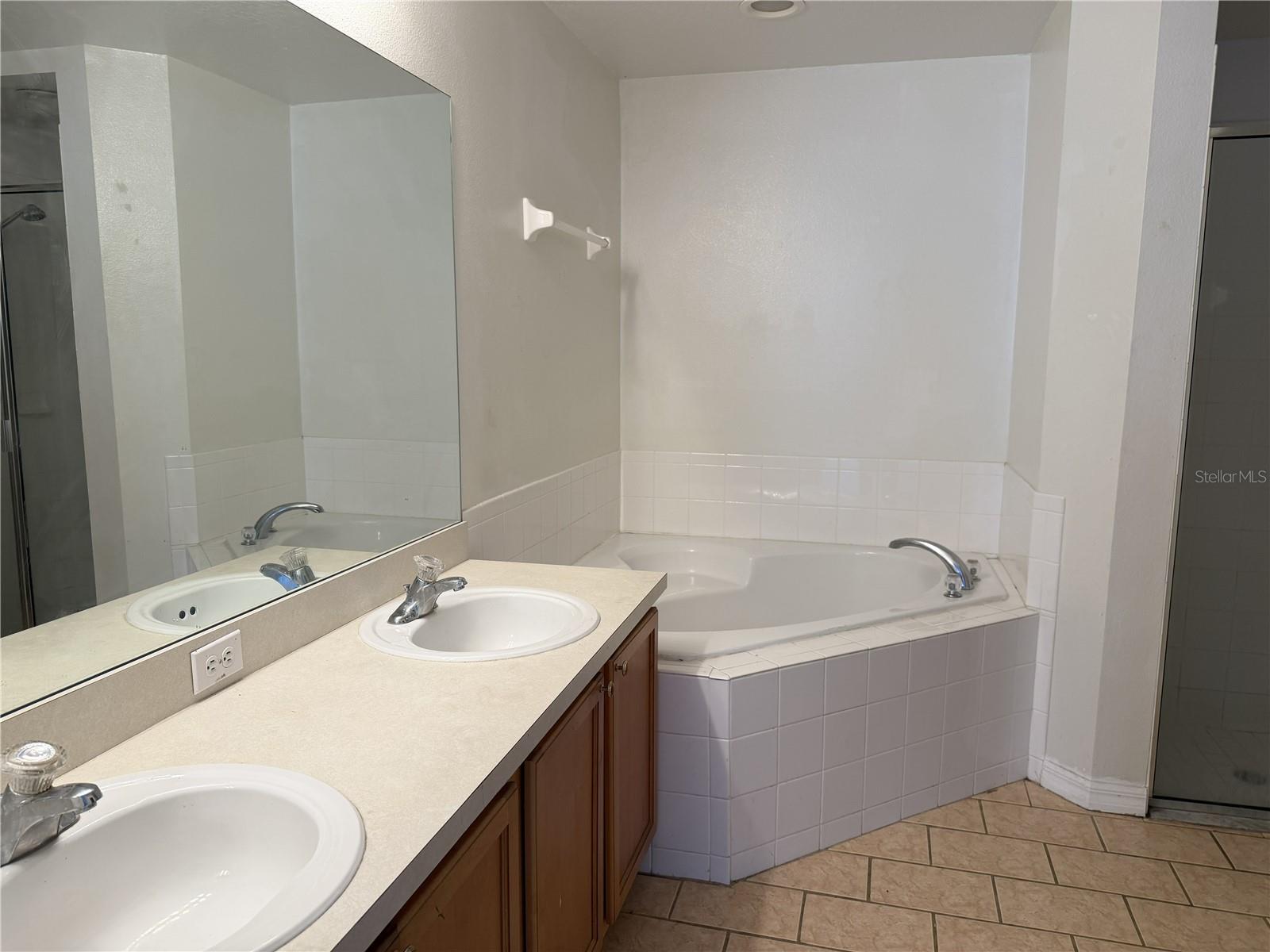 1158 Saint Tropez Ct Property Photo 16