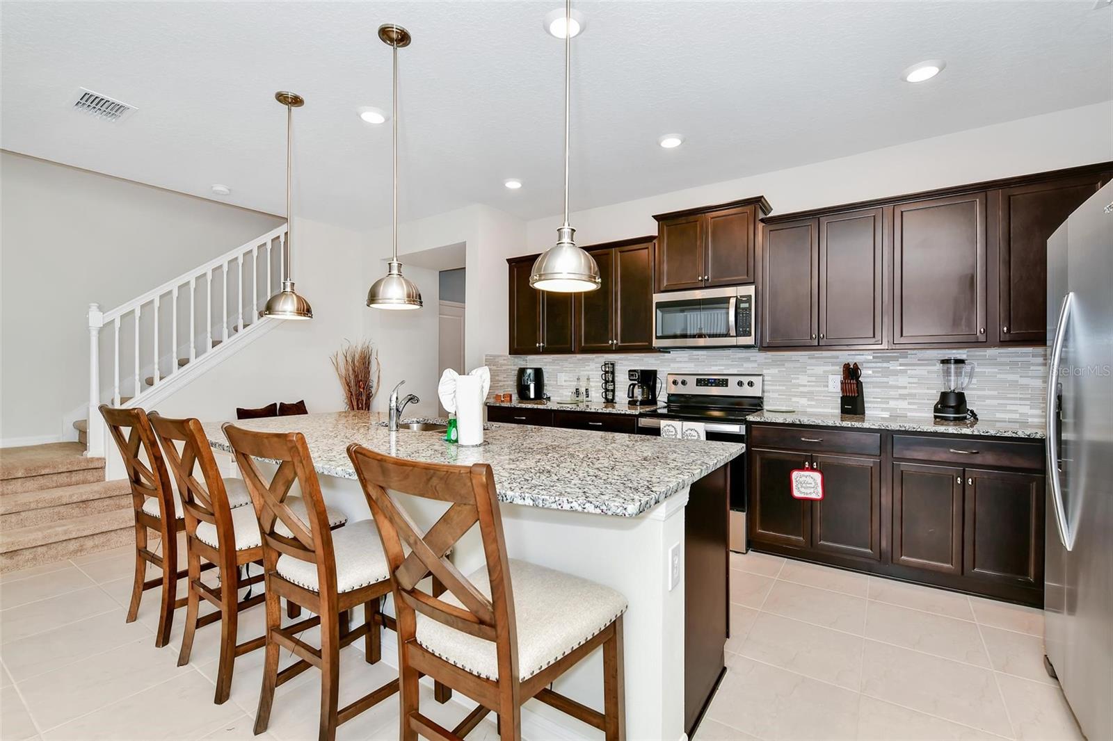 3721 Pacific Ln Property Photo 4