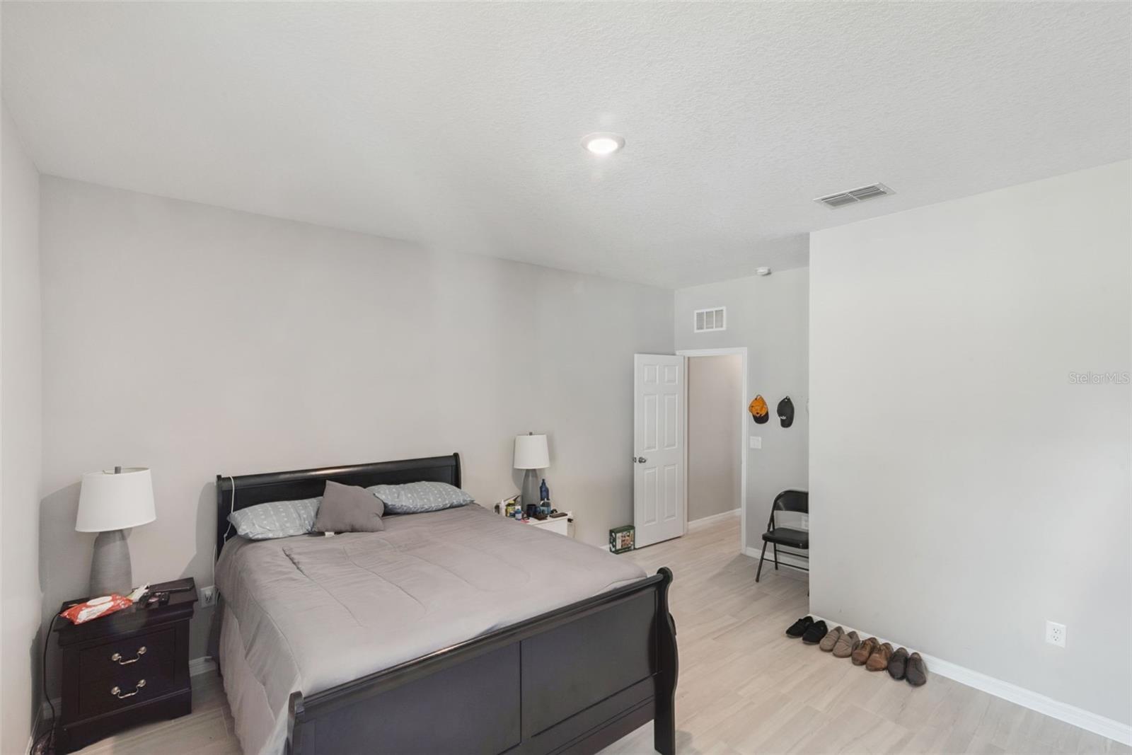 1021/1023 Titcomb St Property Photo 13