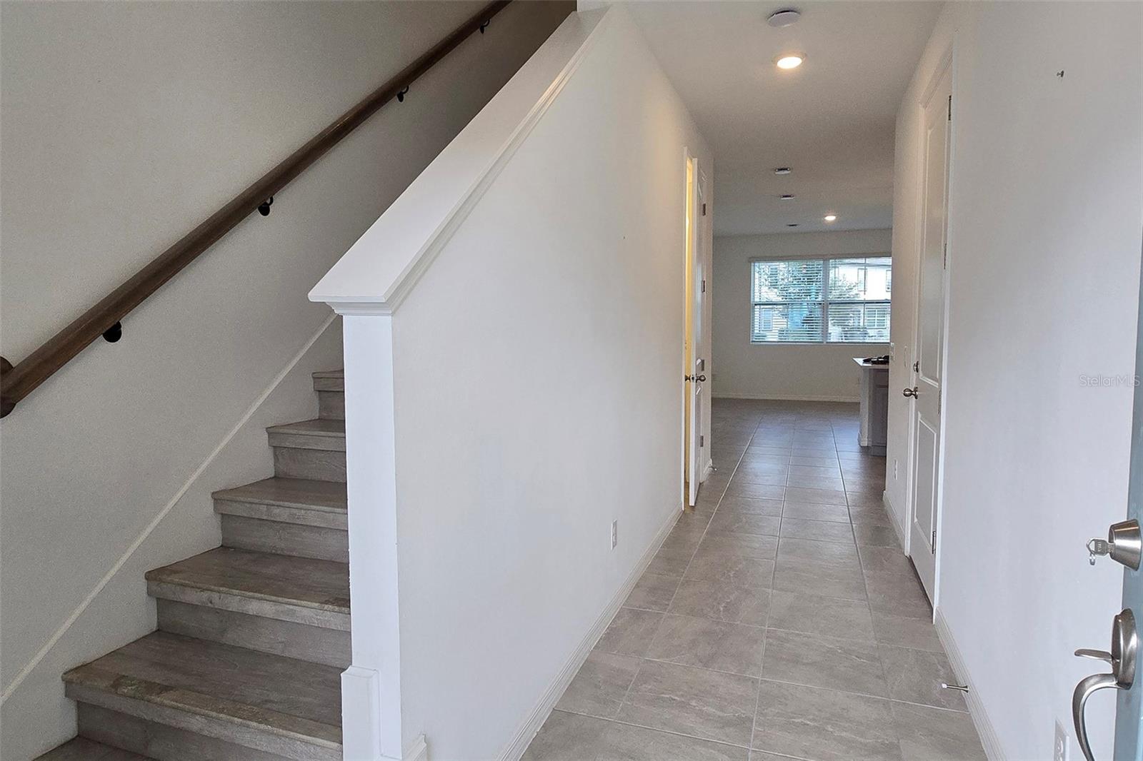 742 Longboat Dr Property Photo 3