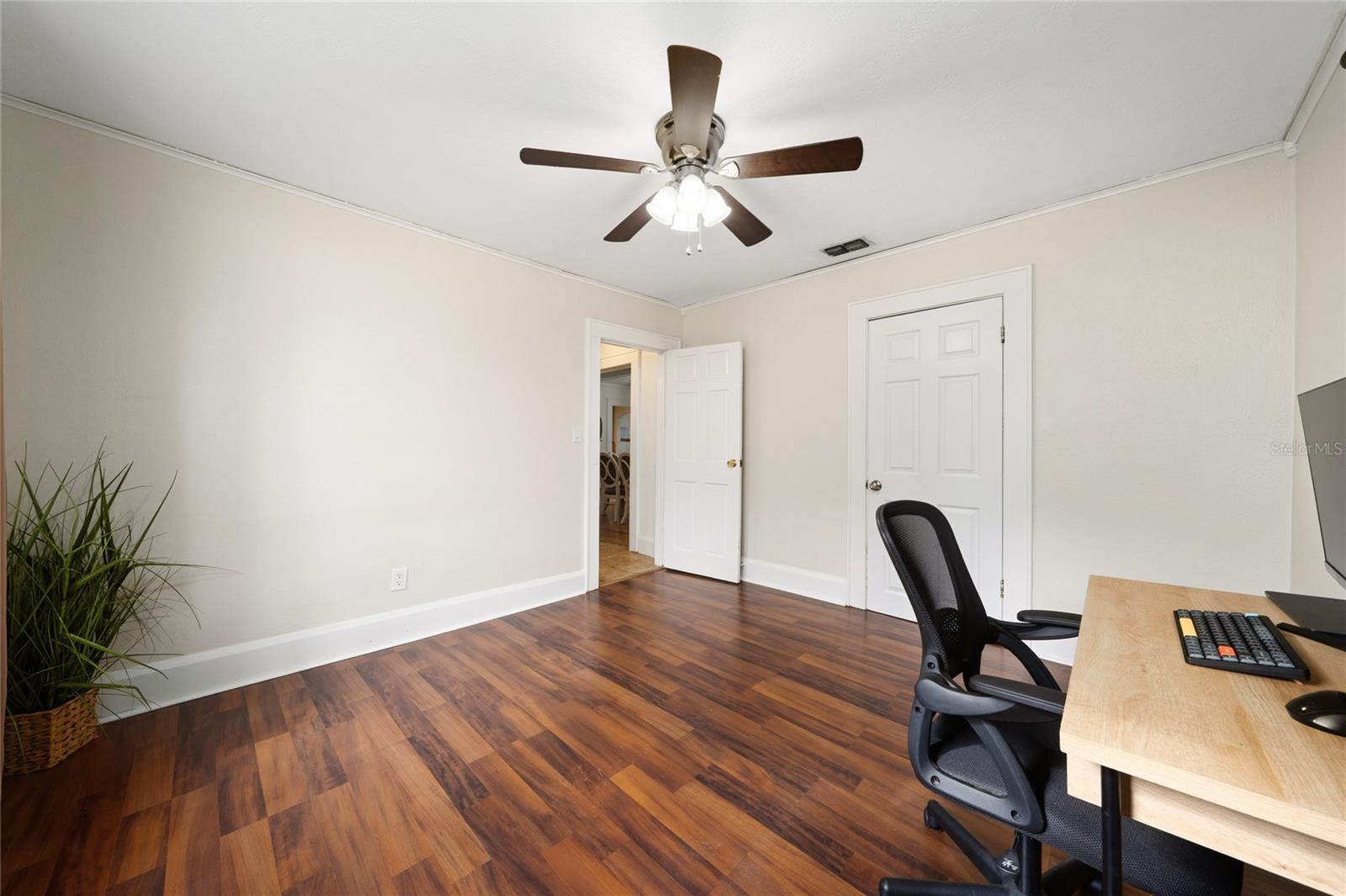 511 Glendale St Property Photo 24