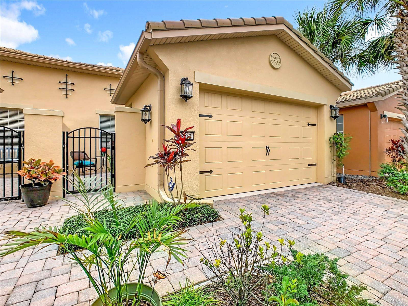 2472 Palm Tree Dr Property Photo