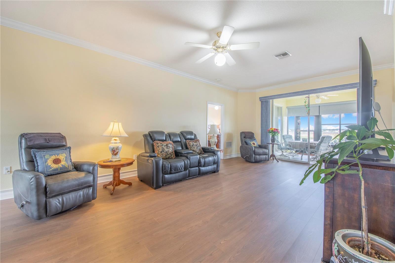 4081 Dunmore Dr Property Photo 14