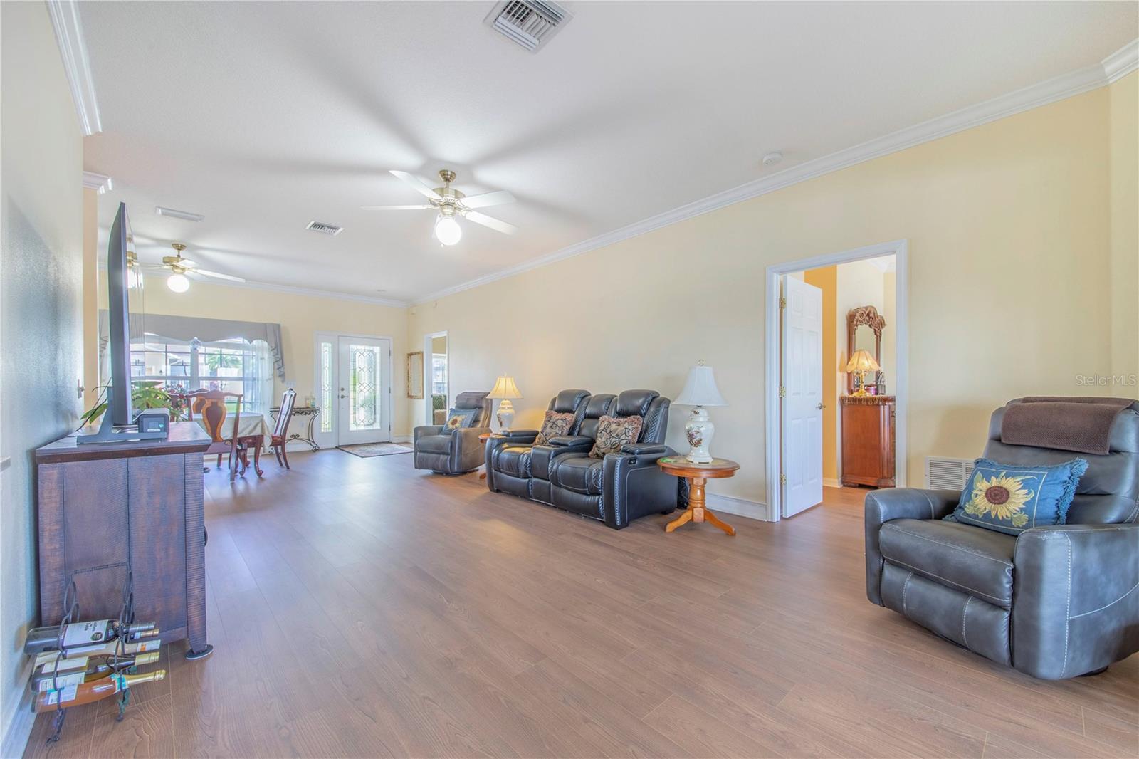 4081 Dunmore Dr Property Photo 16