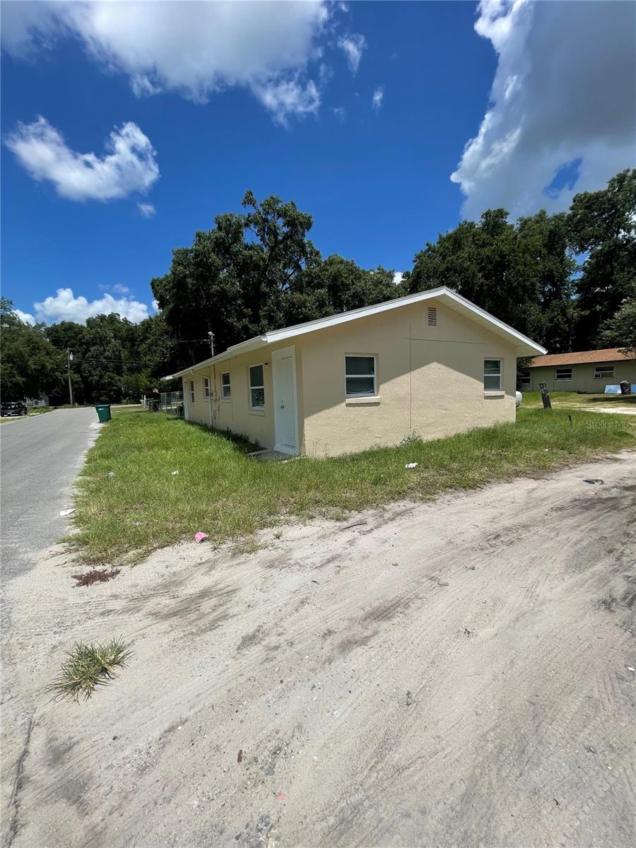 403 Terry St Property Photo 1