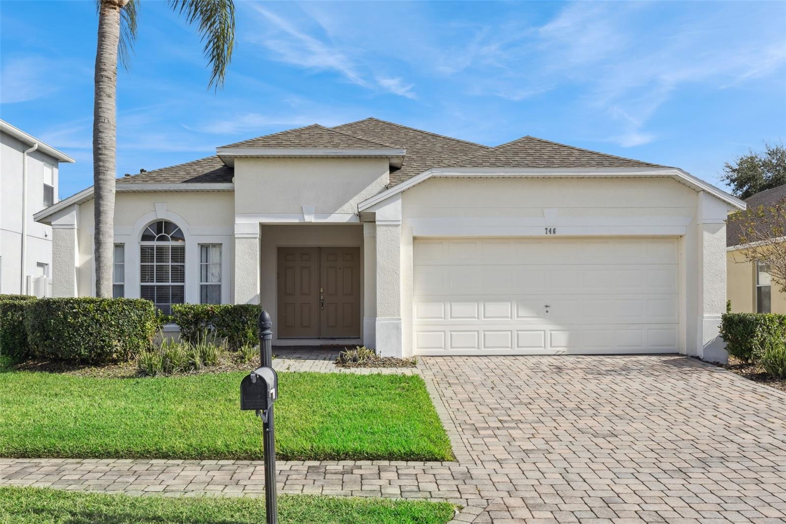 746 Kildrummy Dr Property Photo 3