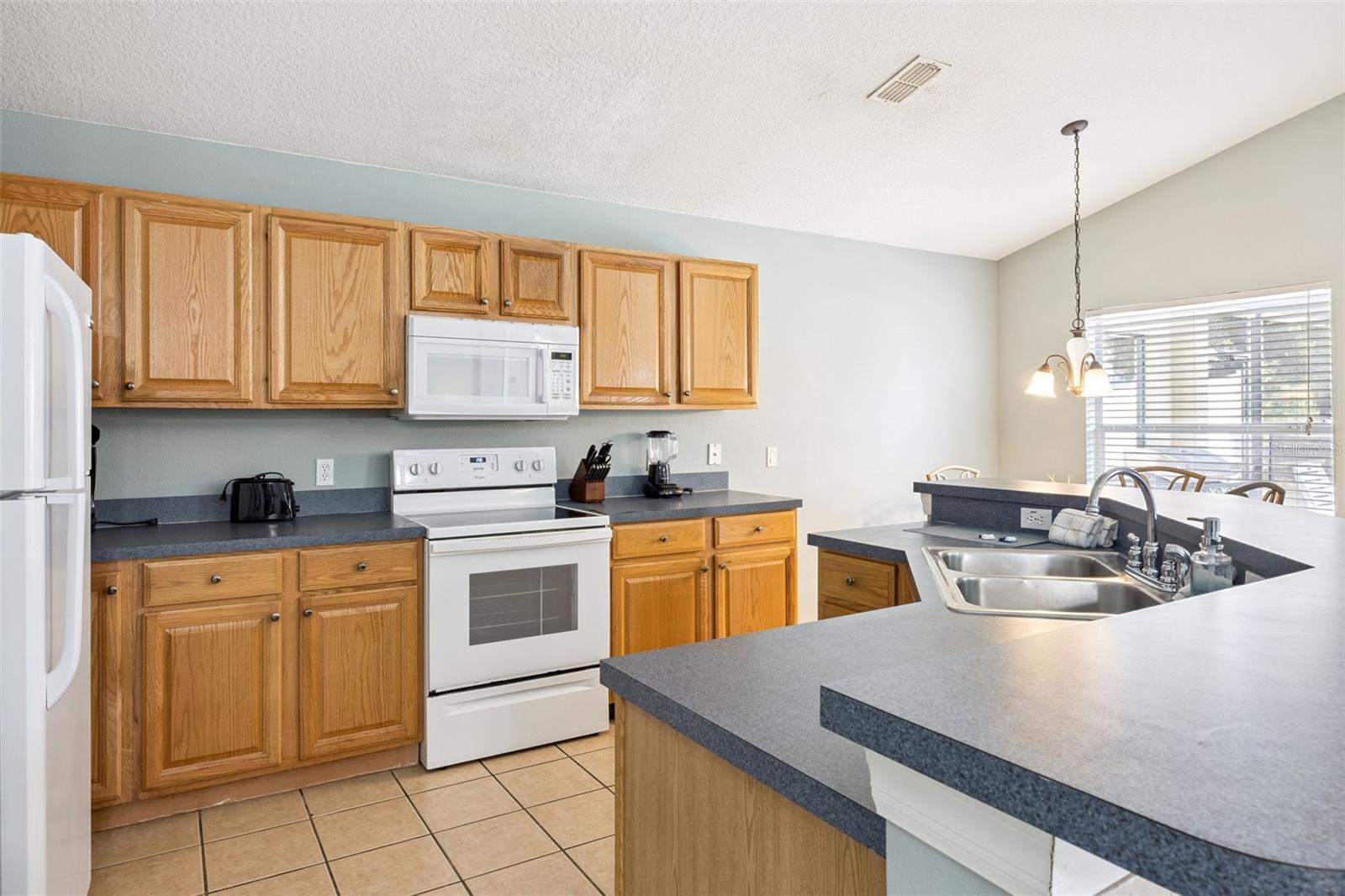 746 Kildrummy Dr Property Photo 12