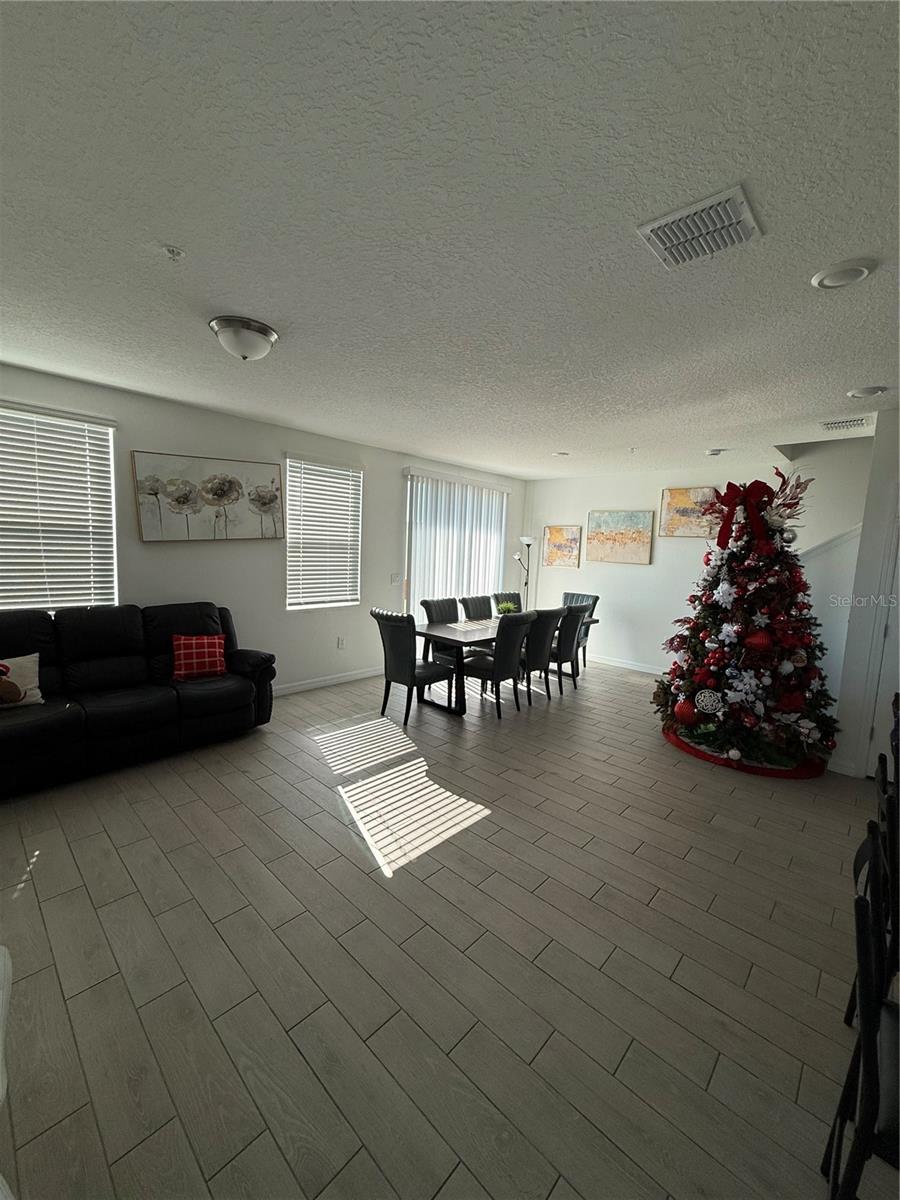 2130 Crape Jasmine Ln Property Photo 3
