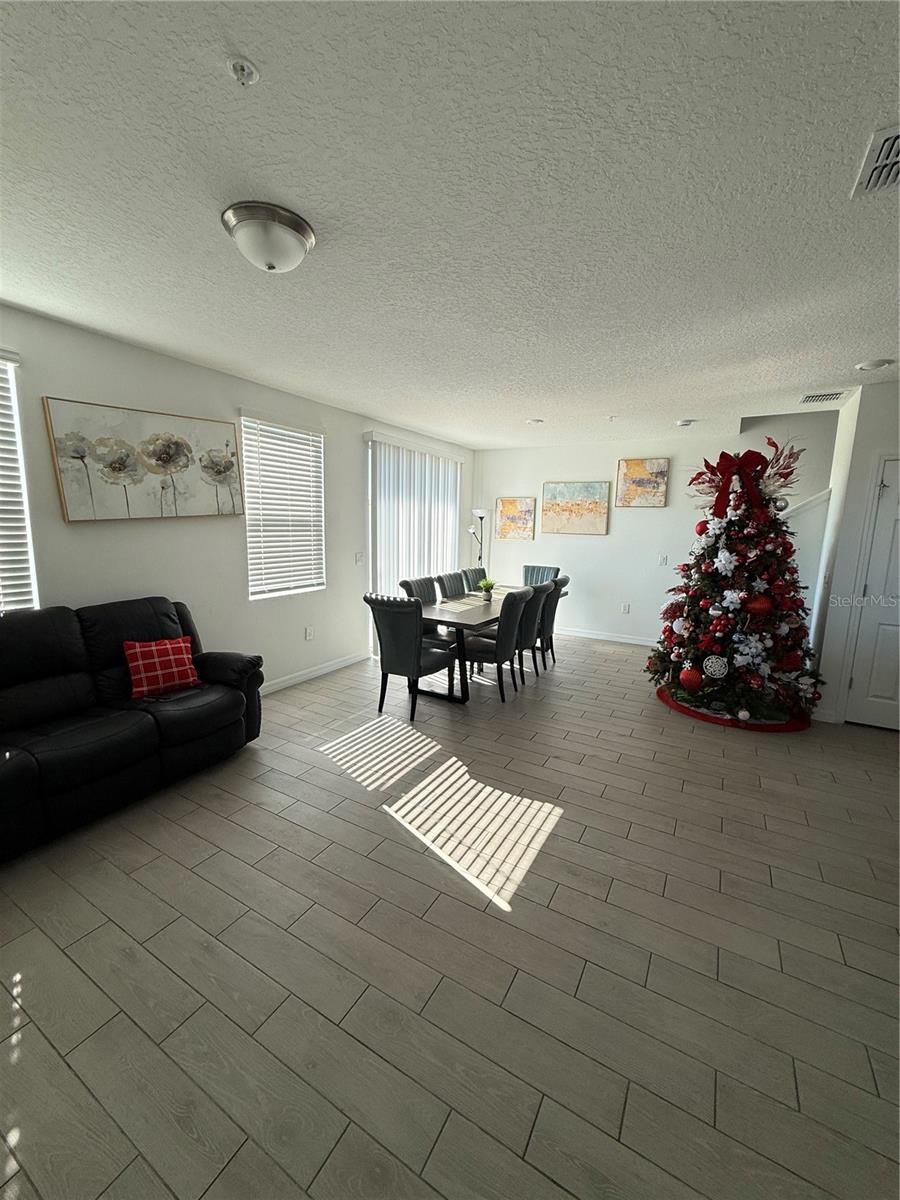 2130 Crape Jasmine Ln Property Photo 4
