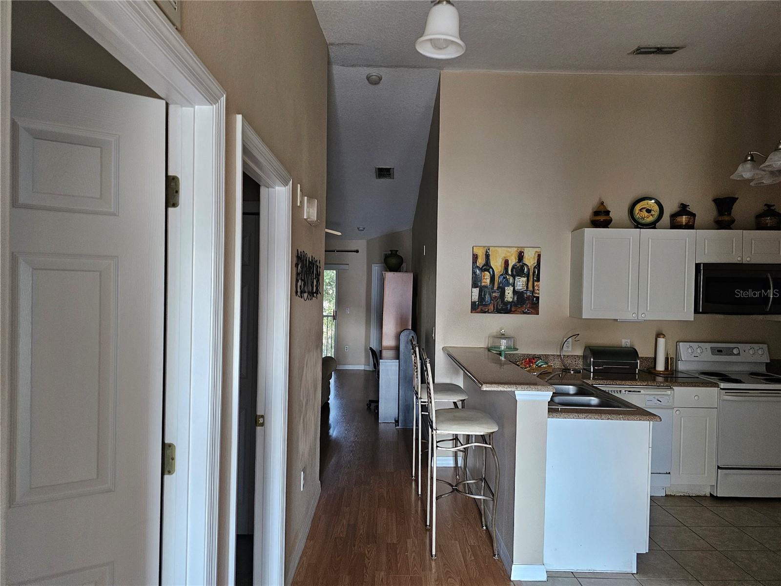 8815 Grand Palms Cir #b Property Photo 4