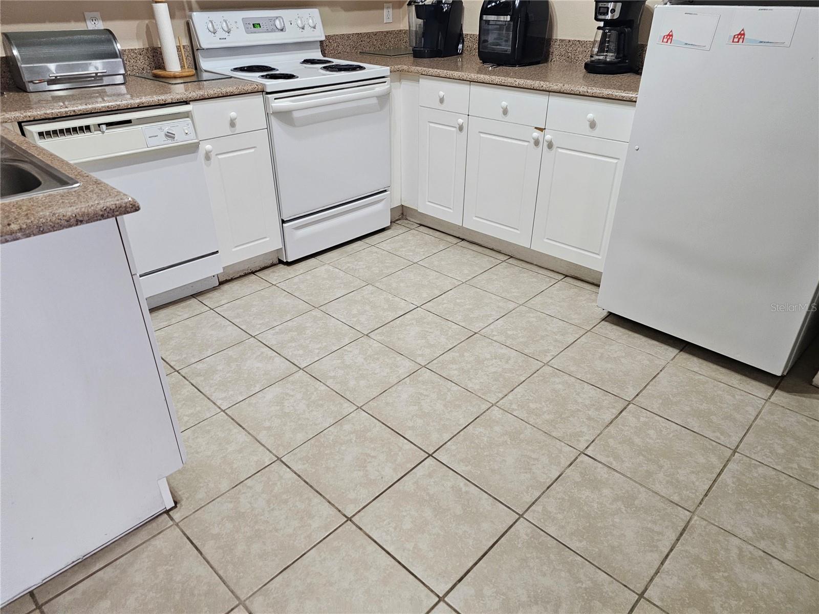 8815 Grand Palms Cir #b Property Photo 23