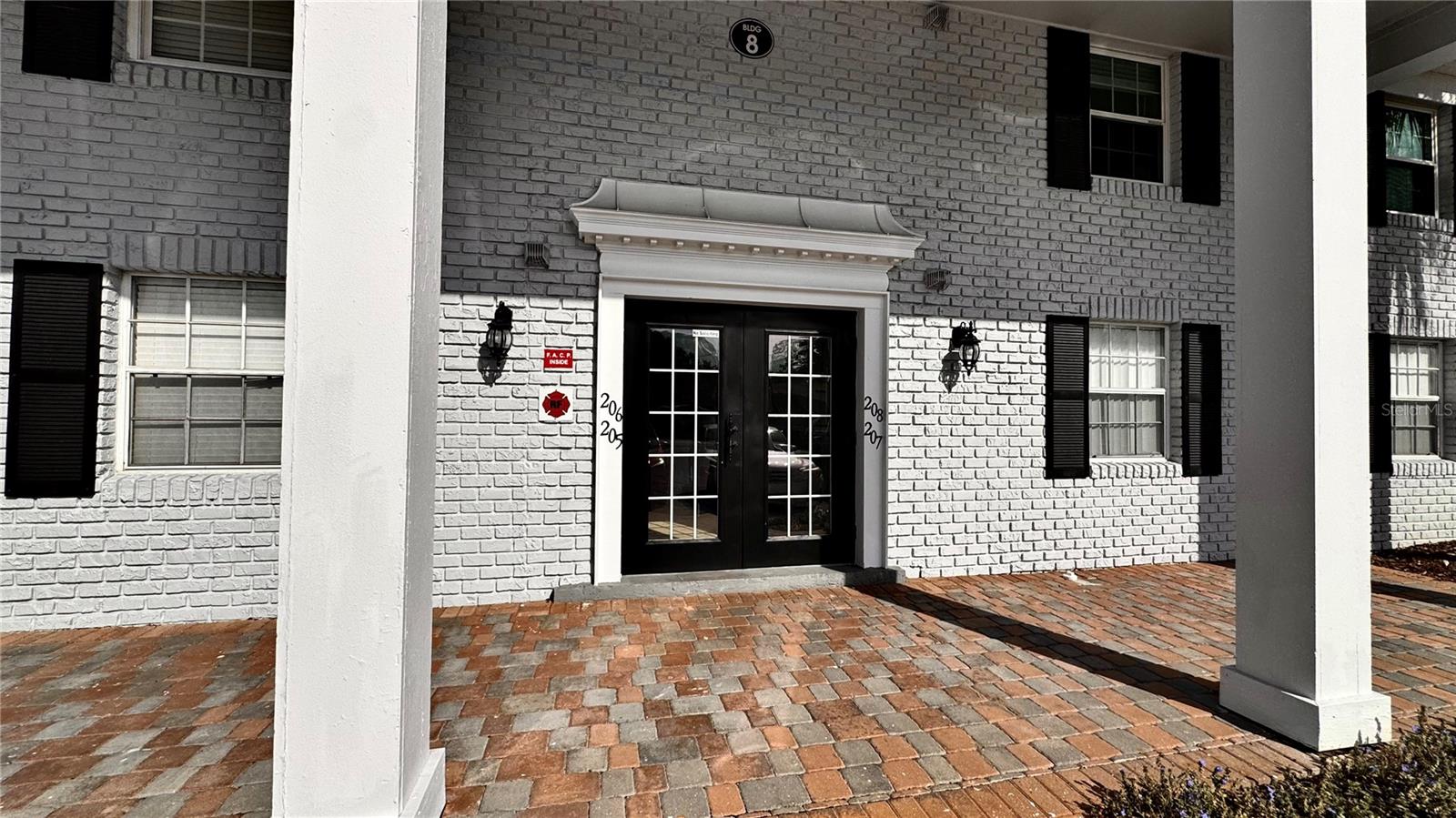 205 Lewfield Cir #205 Property Photo 2
