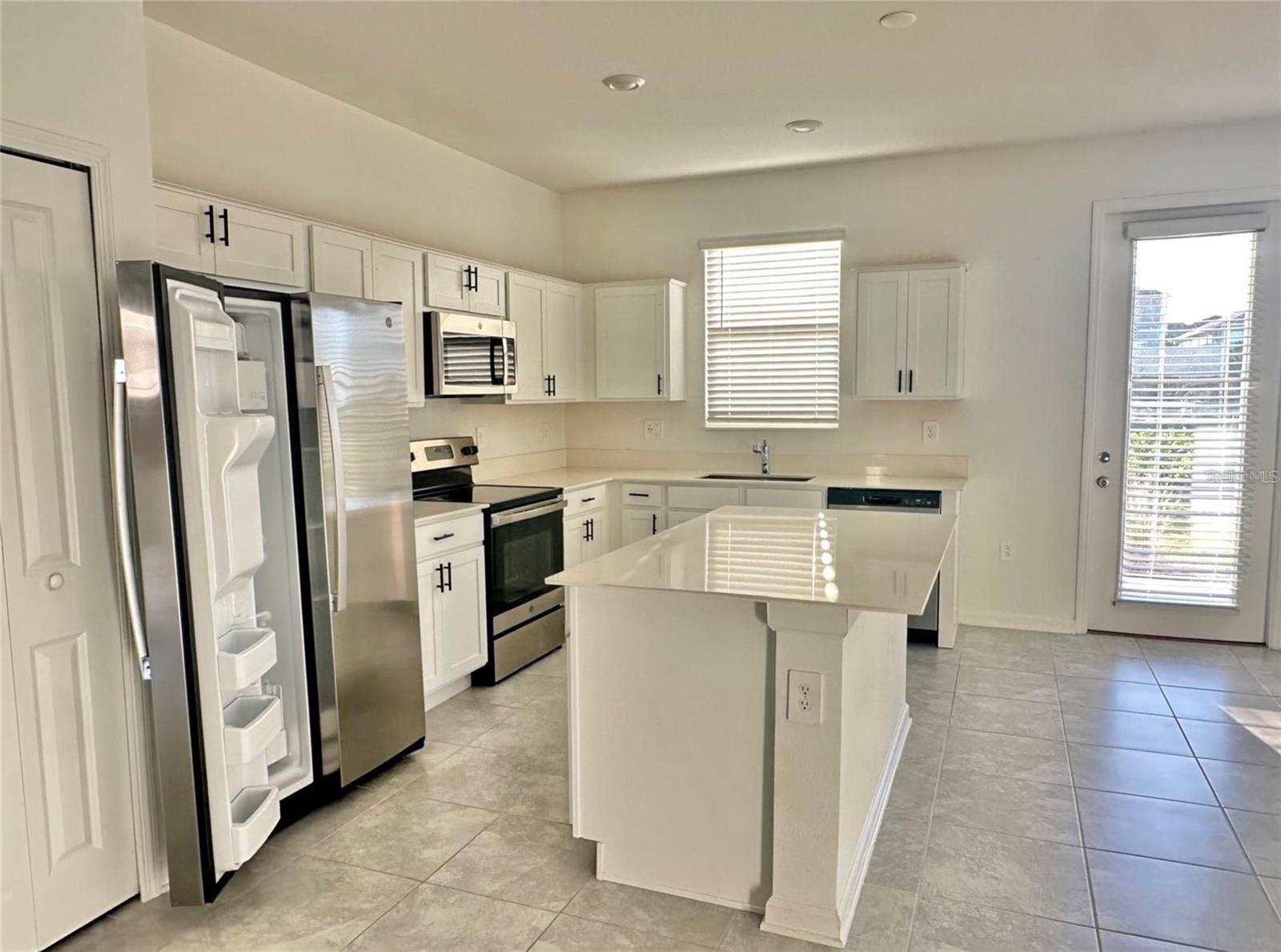 390 Bogey Dr Property Photo 3
