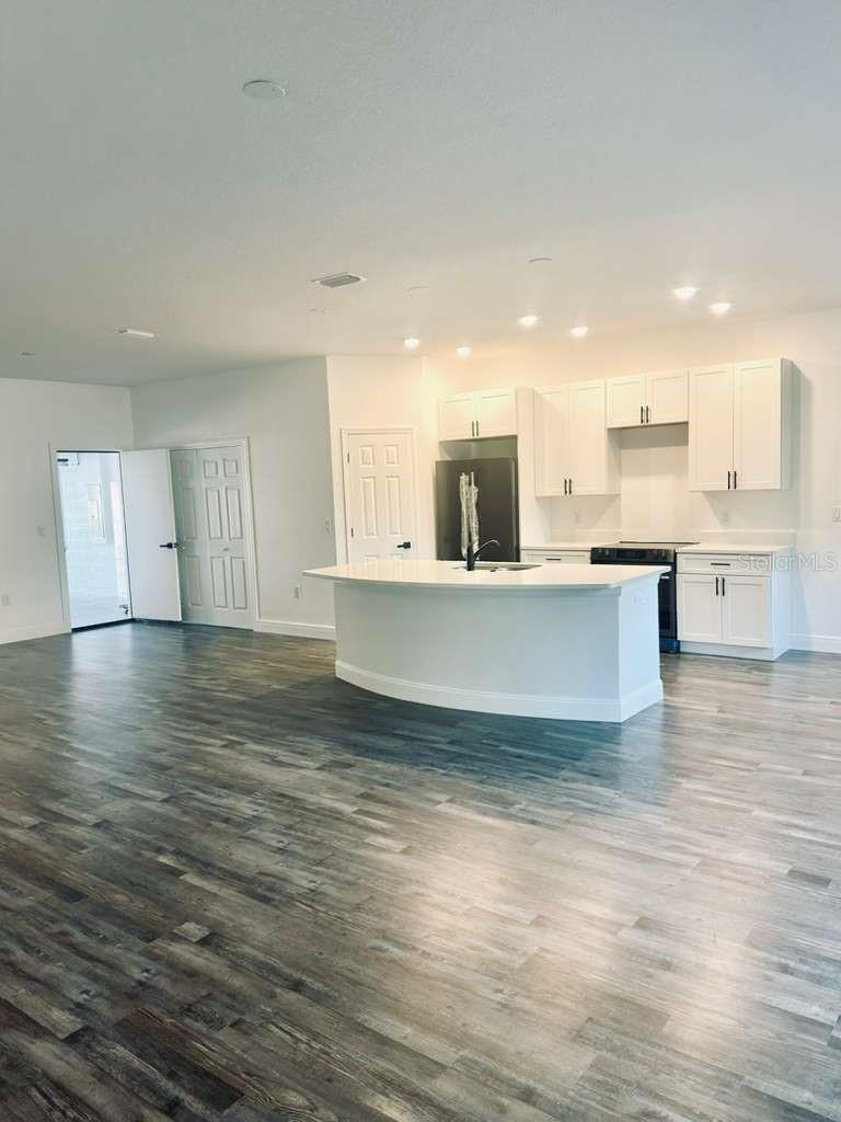 121 Argyle Ave Property Photo 8