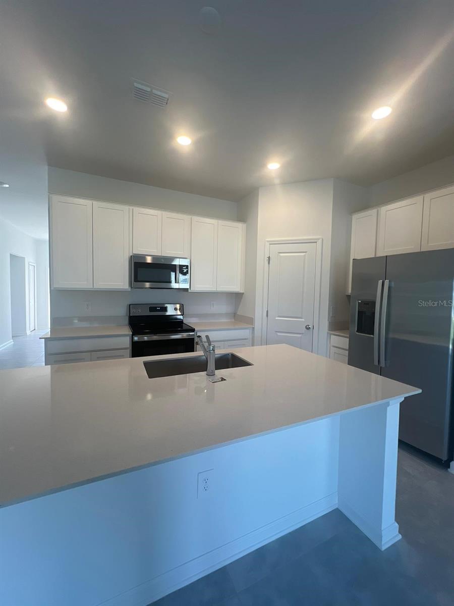 413 Cedar Key St Property Photo 3
