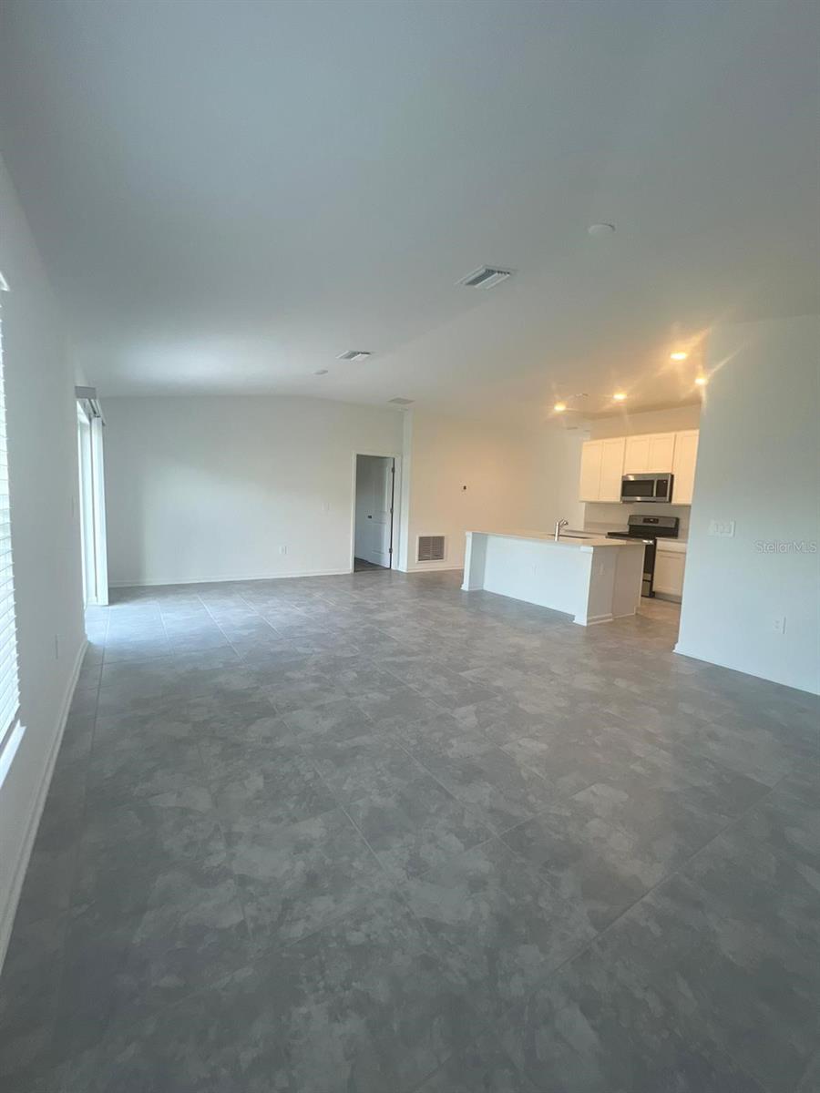 413 Cedar Key St Property Photo 4