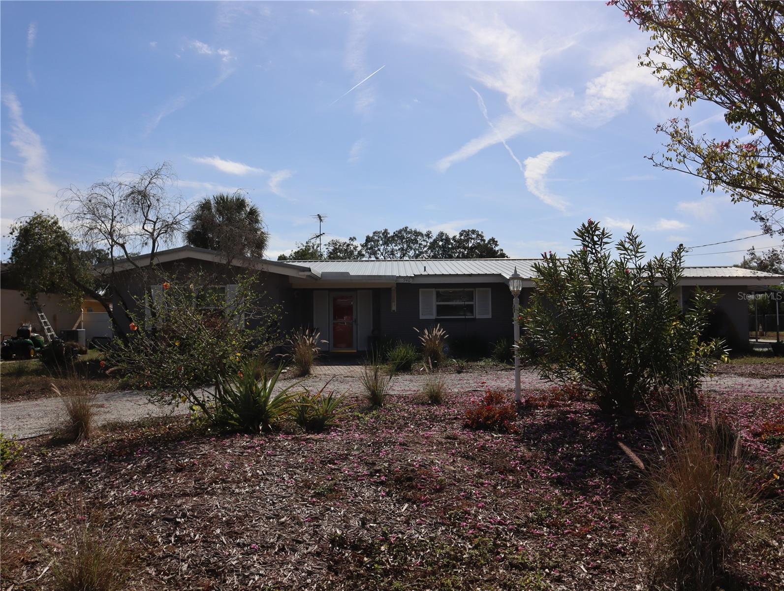 940 Oleander Dr Se Property Photo 1