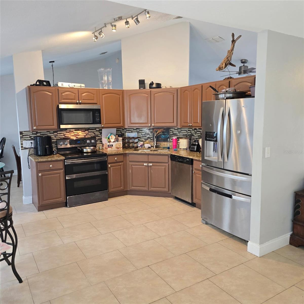 108 Chris Ct Property Photo 3