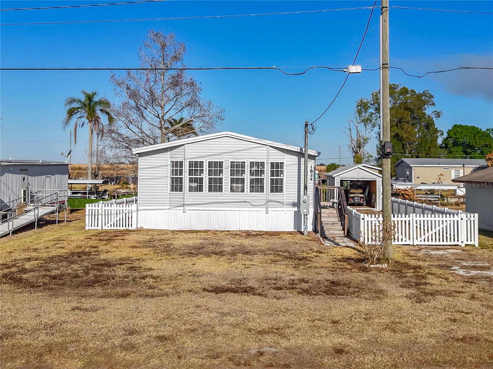 1824 Riverside Dr Property Photo 4