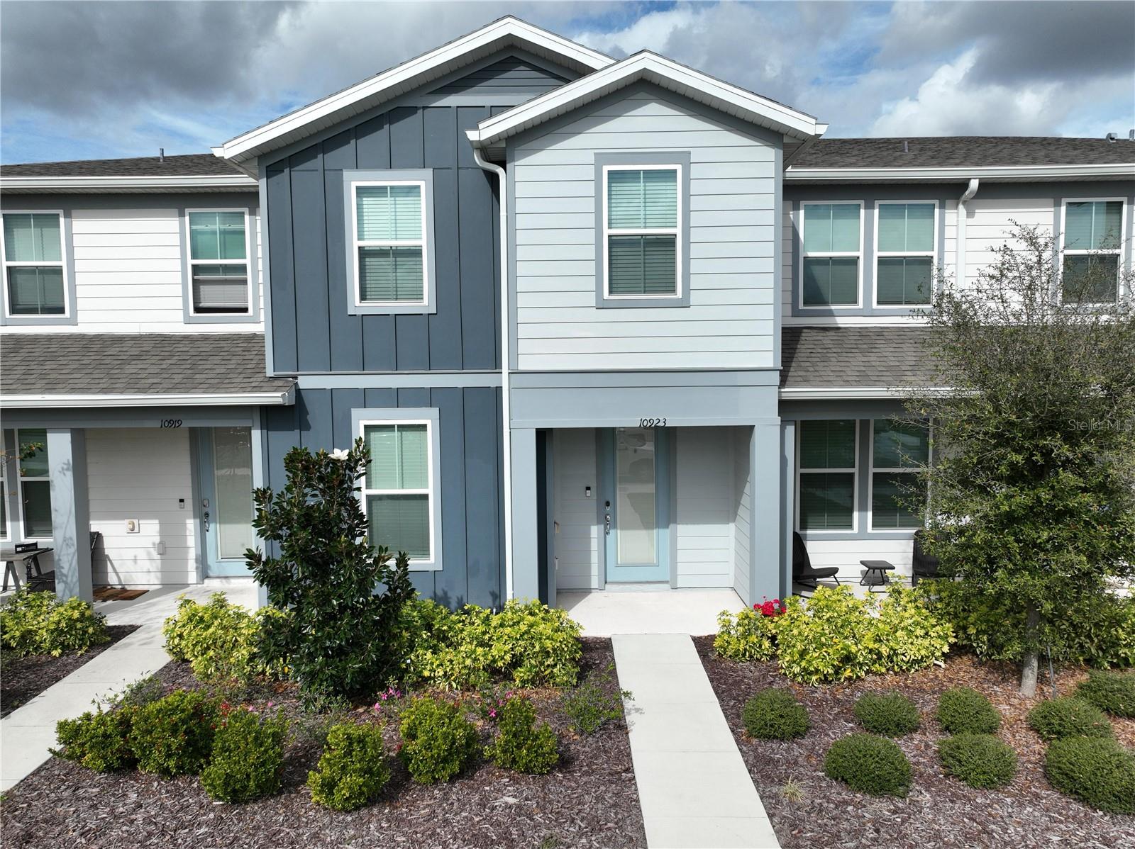 10923 Leafshore Loop Property Photo 2