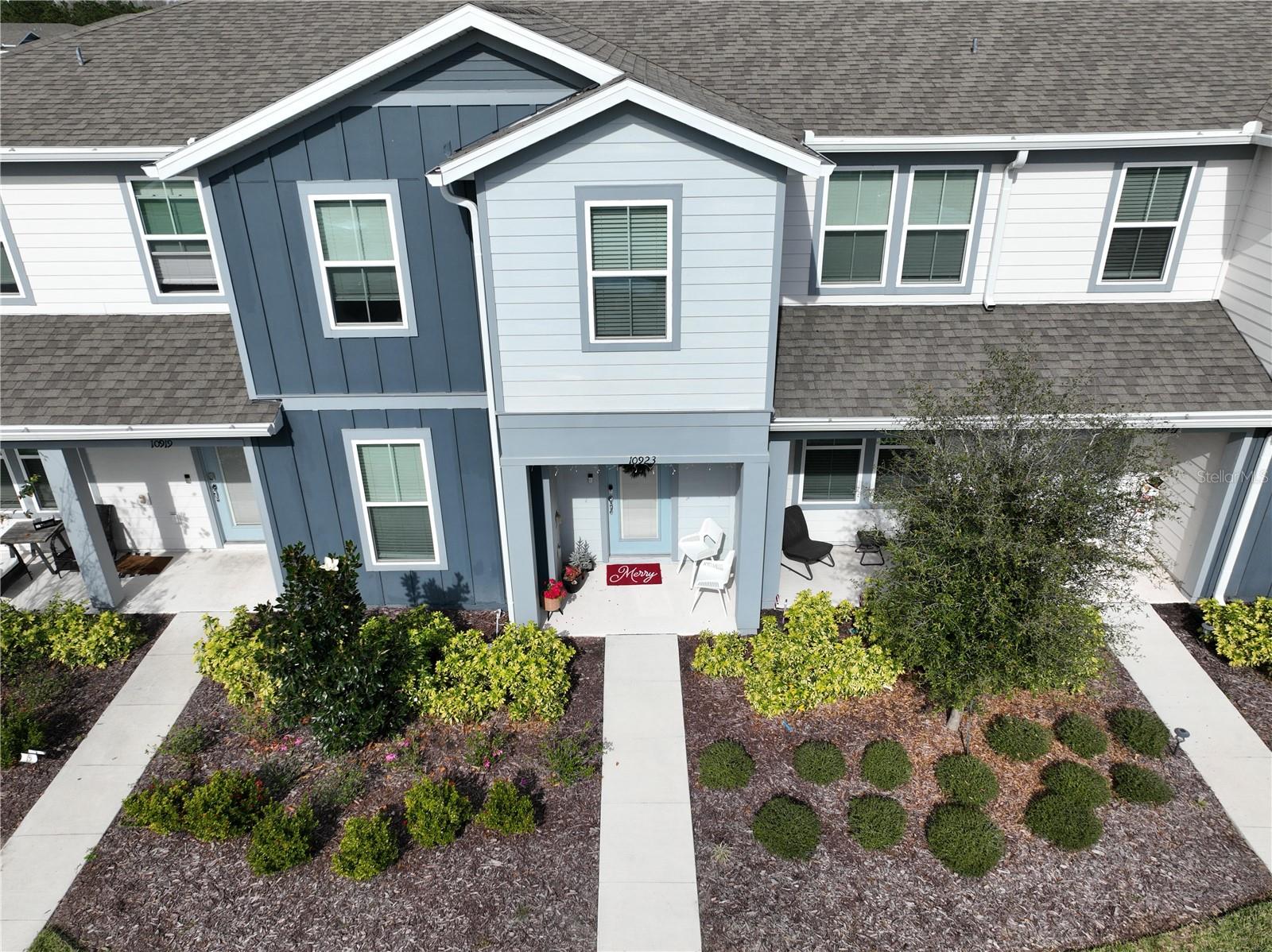 10923 Leafshore Loop Property Photo 3