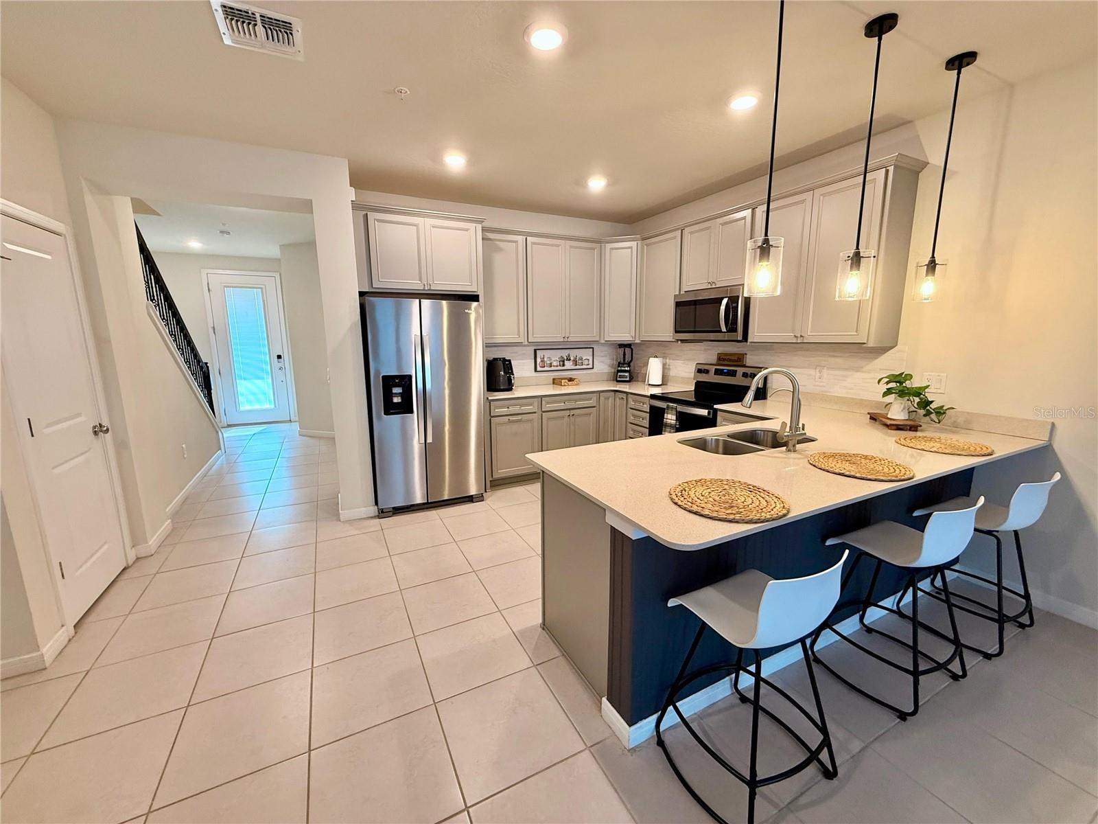 10923 Leafshore Loop Property Photo 4