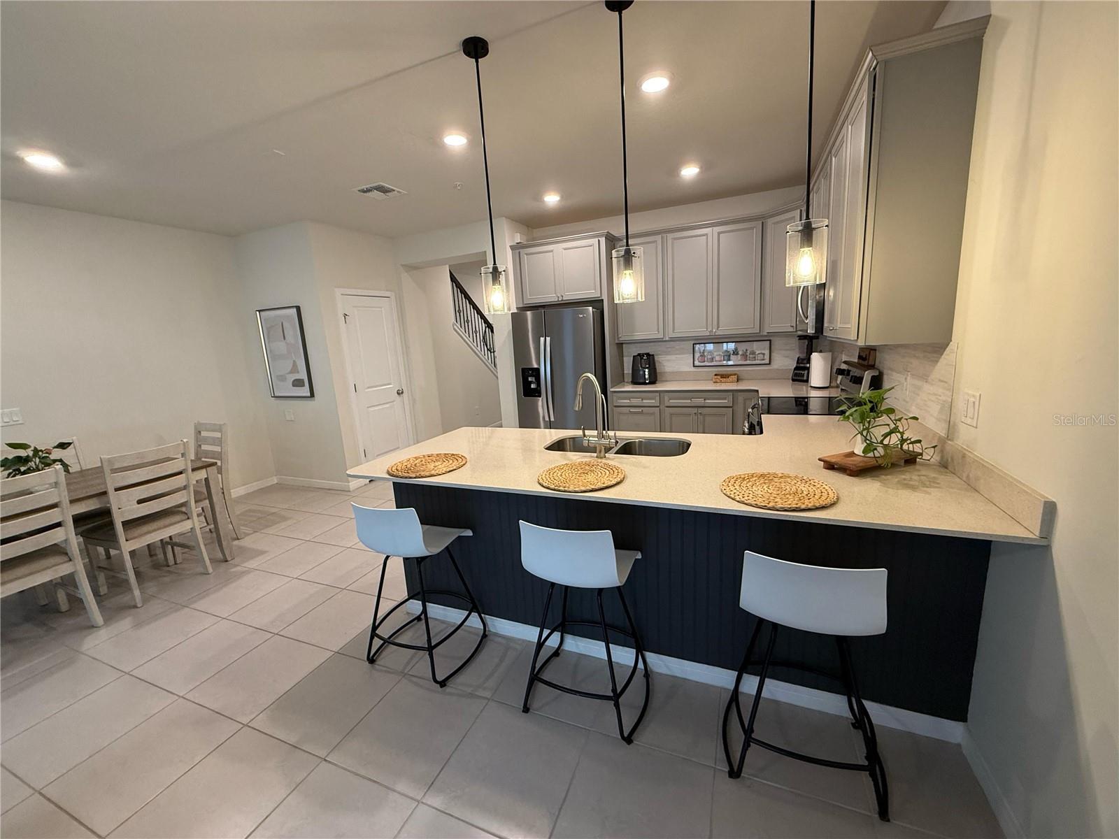 10923 Leafshore Loop Property Photo 6