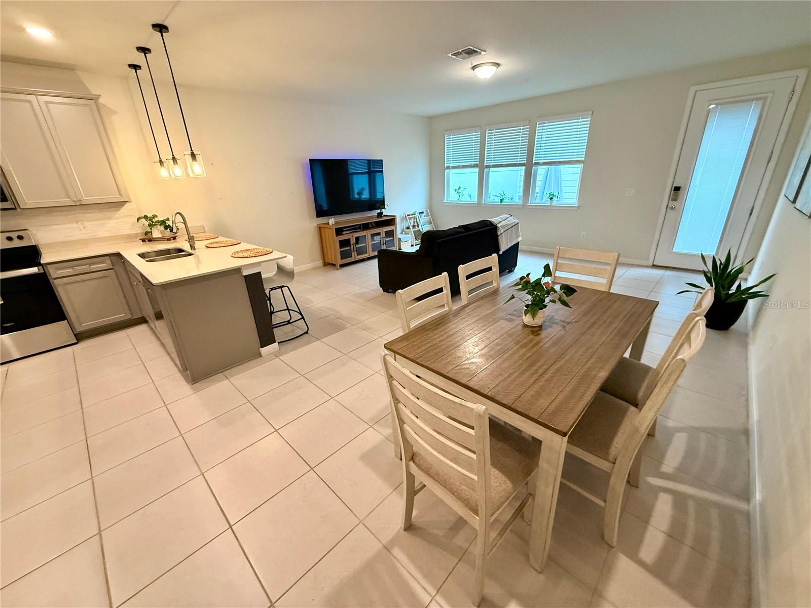 10923 Leafshore Loop Property Photo 7