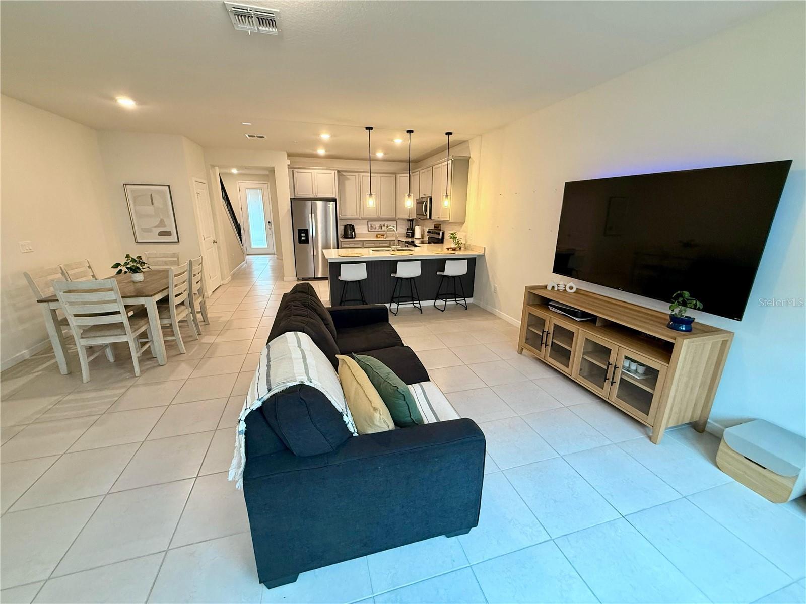 10923 Leafshore Loop Property Photo 9