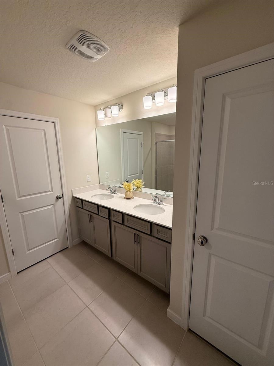 10923 Leafshore Loop Property Photo 21