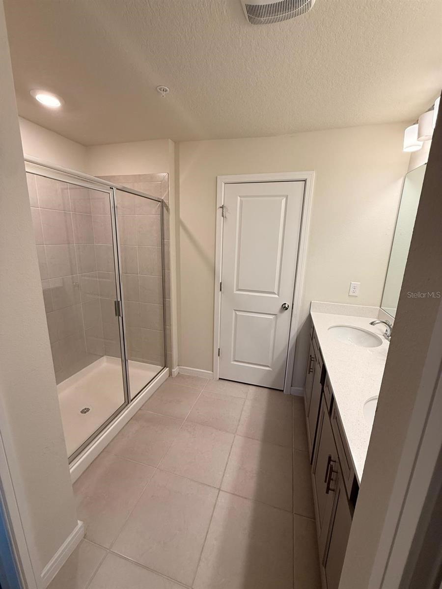10923 Leafshore Loop Property Photo 22