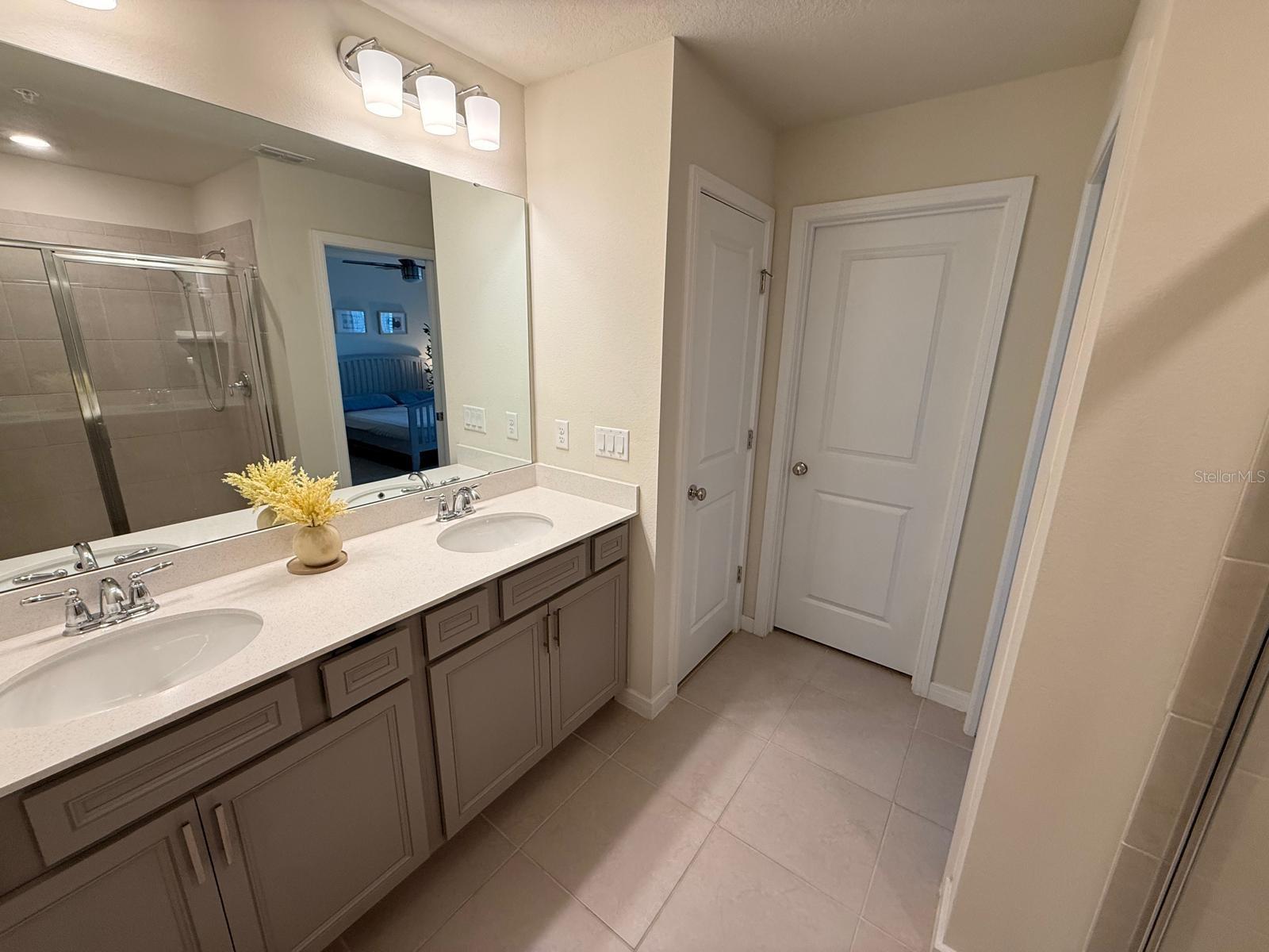 10923 Leafshore Loop Property Photo 23